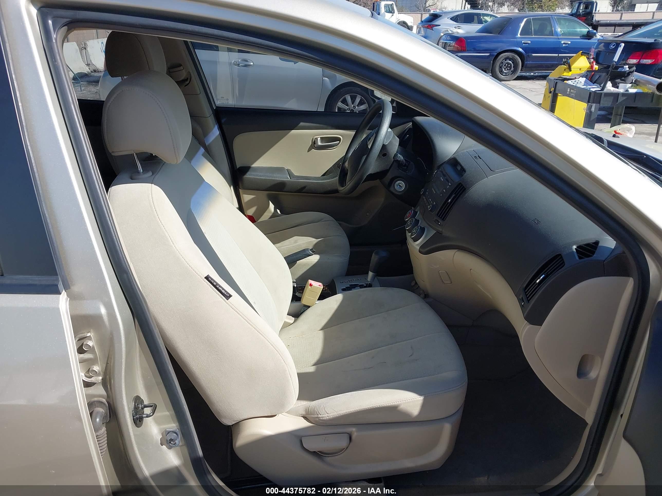 HYUNDAI ELANTRA image 5