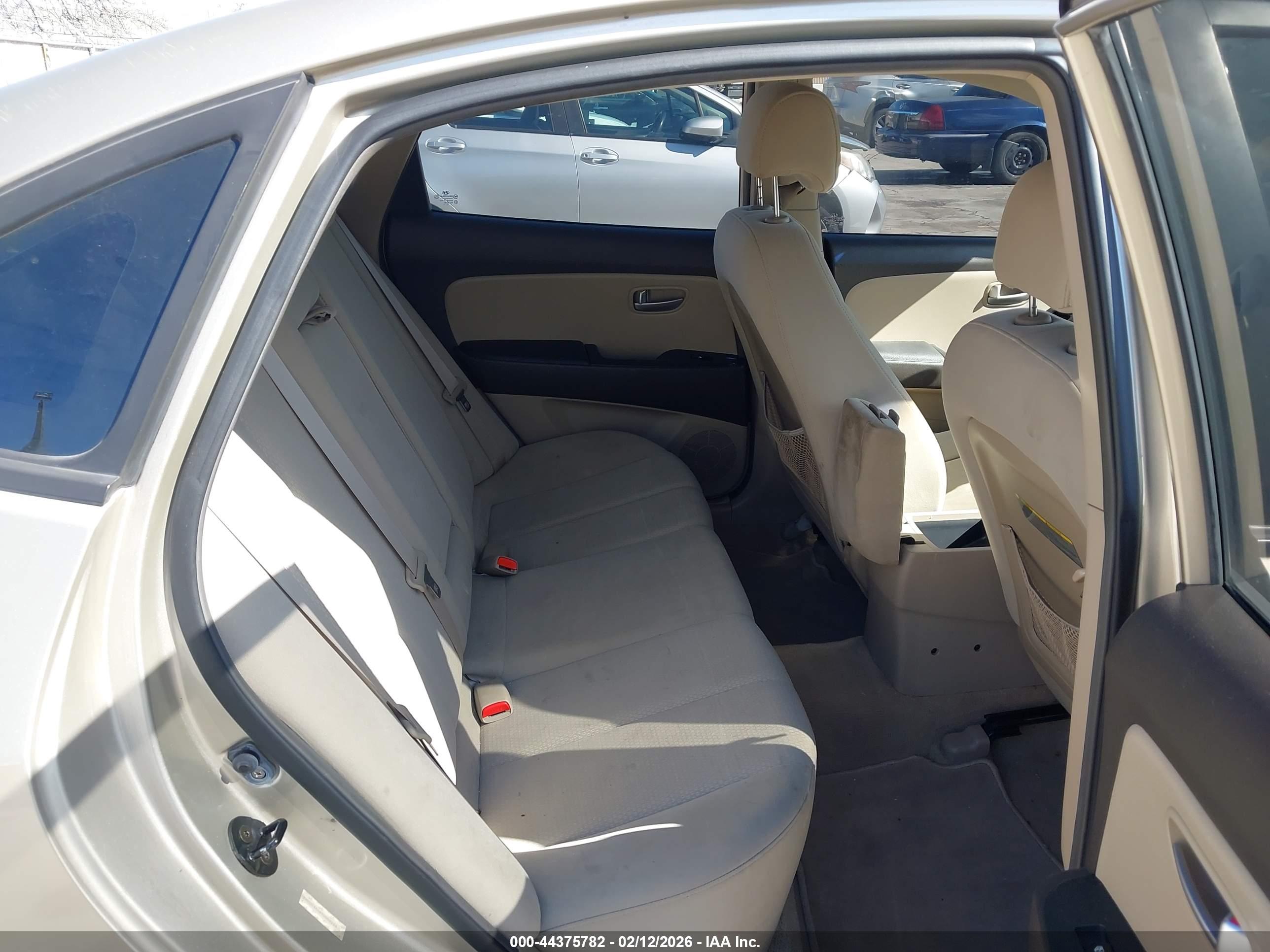 HYUNDAI ELANTRA image 8