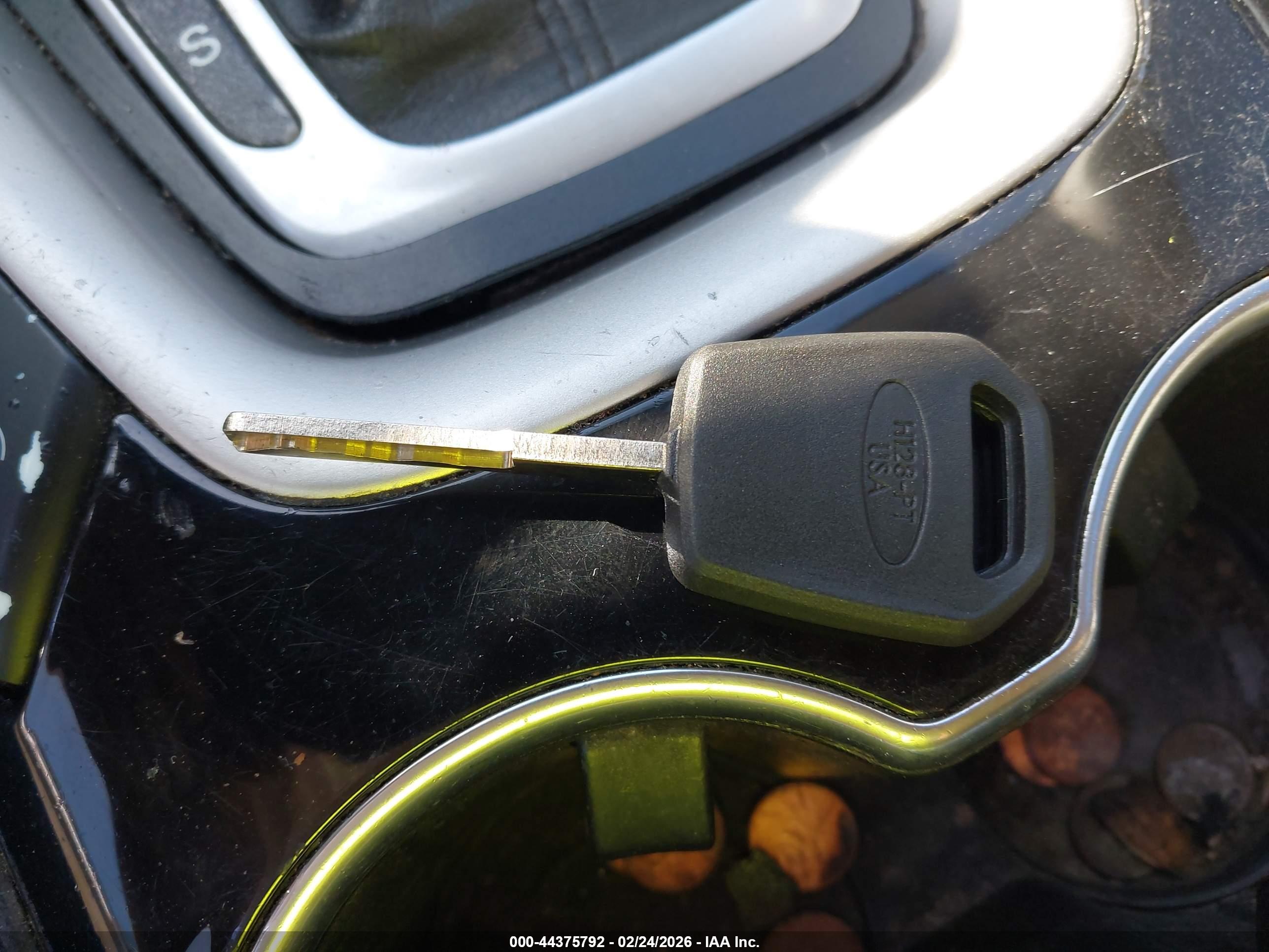 FORD FUSION image 11