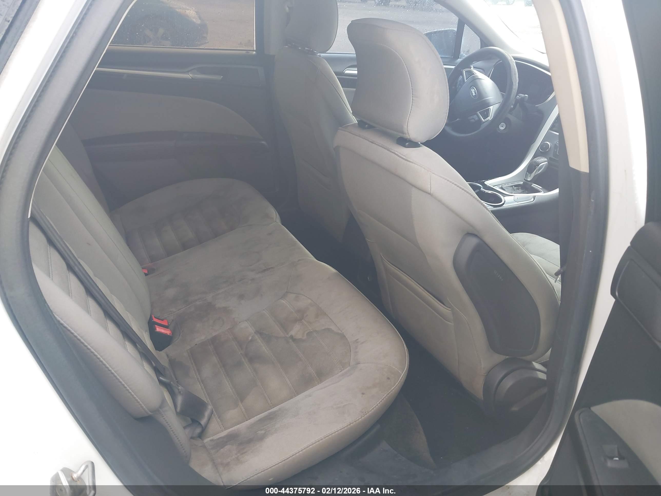 FORD FUSION image 8