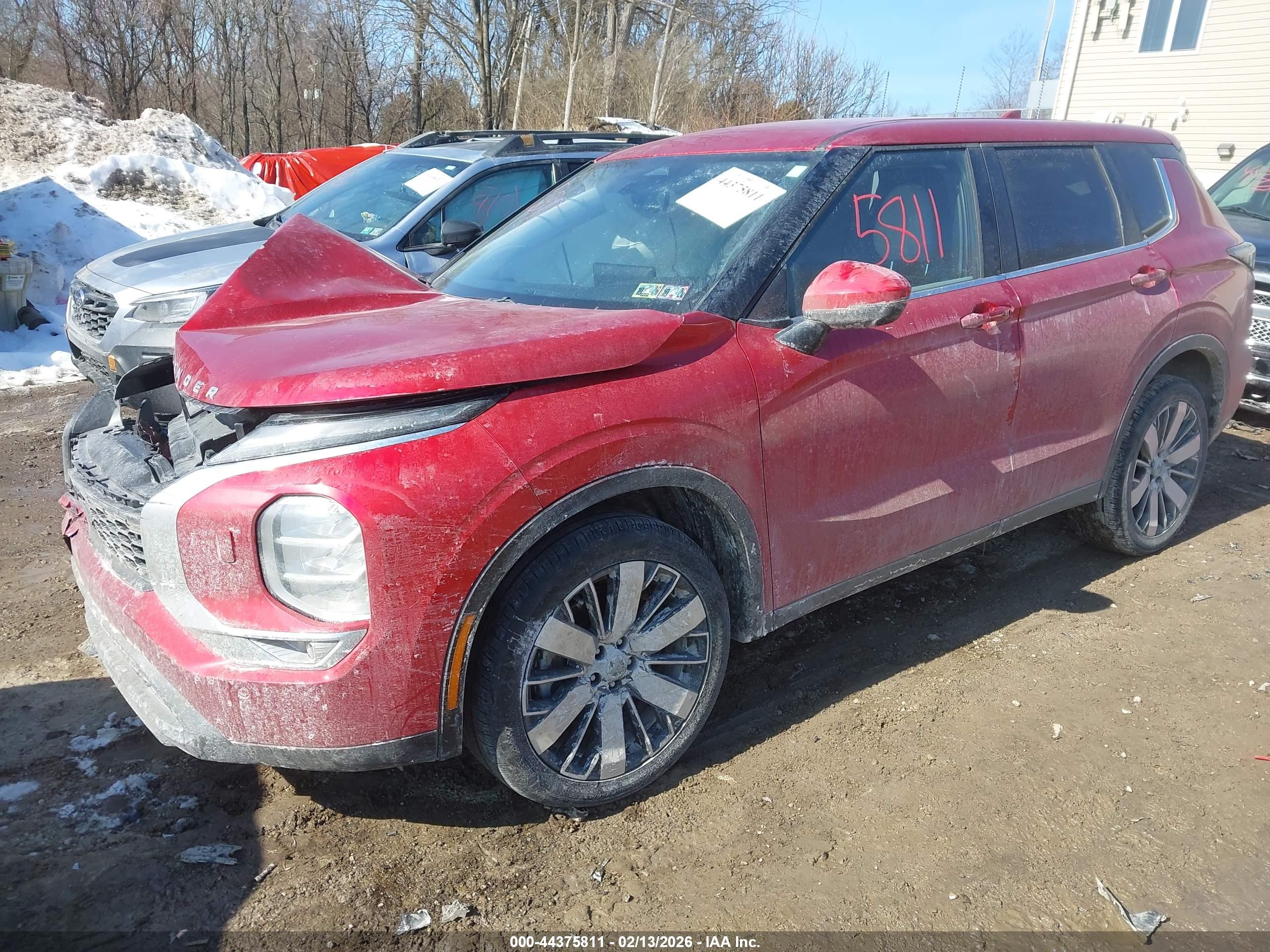 MITSUBISHI OUTLANDER image 2