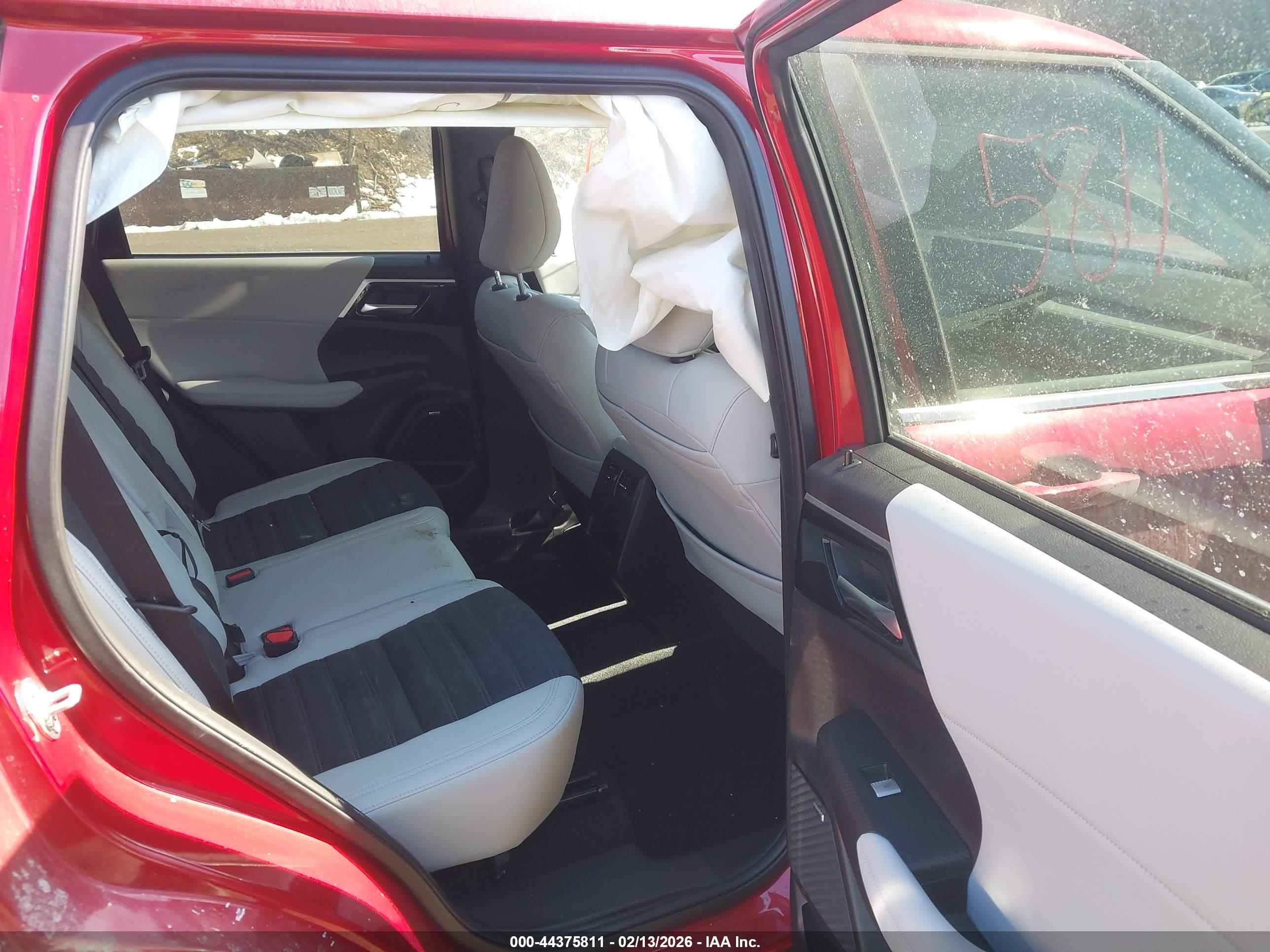 MITSUBISHI OUTLANDER image 8
