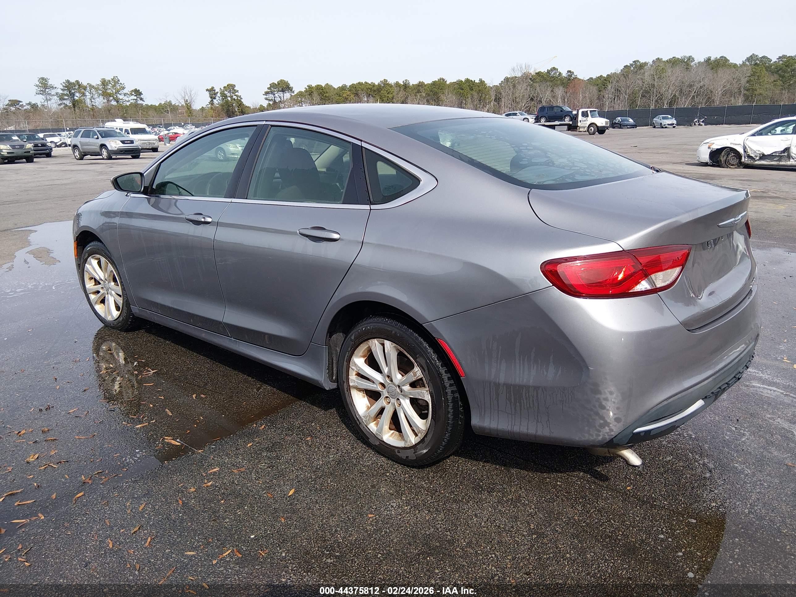 CHRYSLER 200 image 3