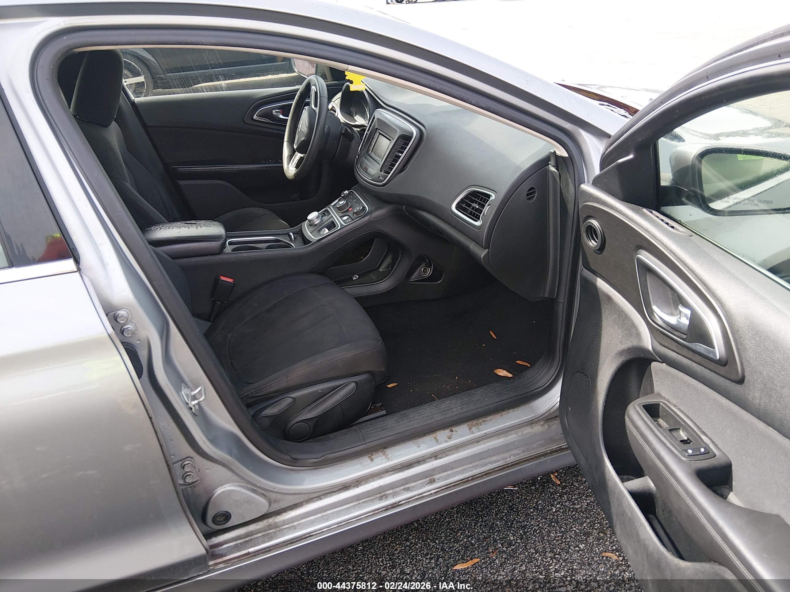 CHRYSLER 200 image 5