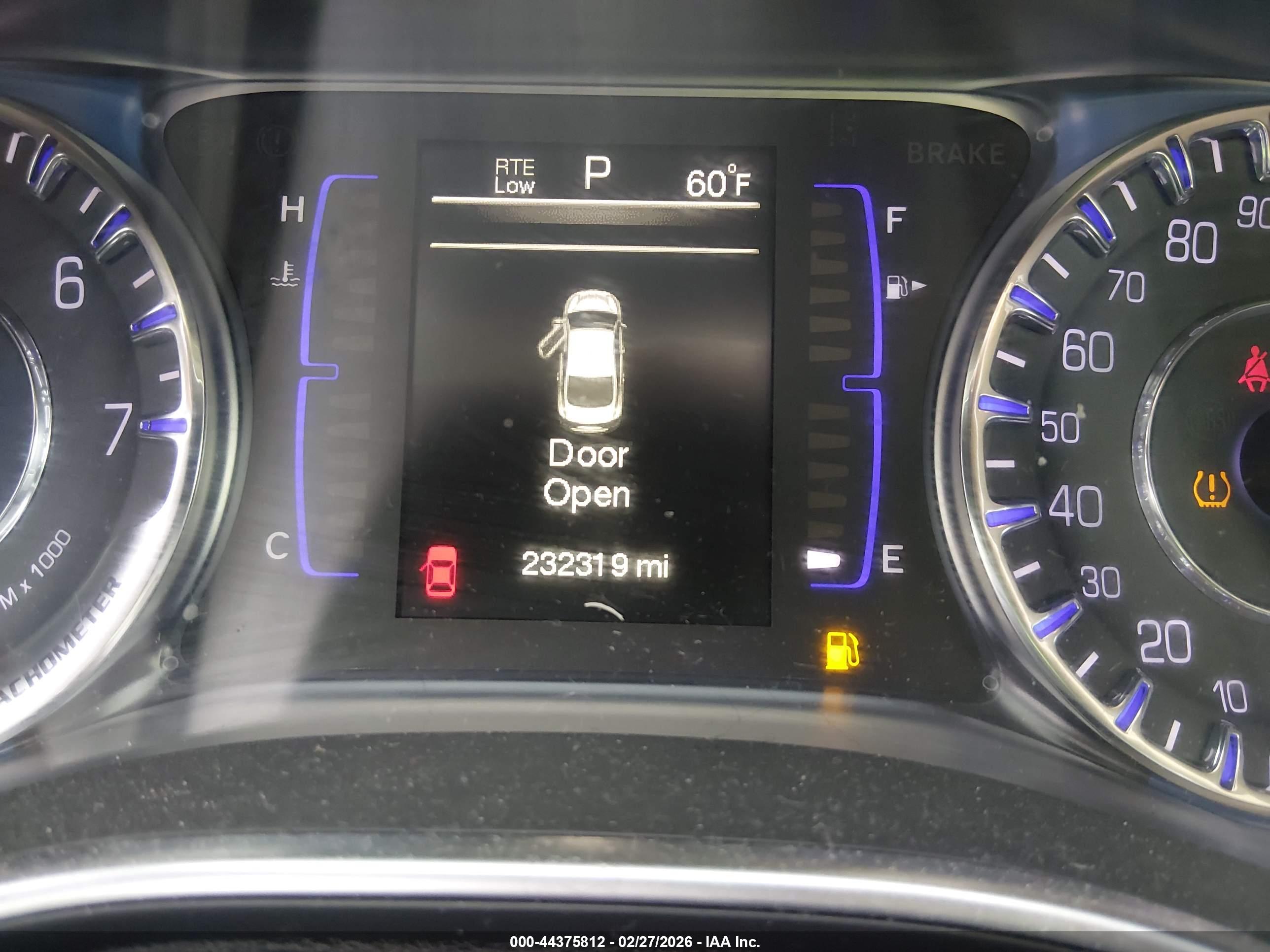 CHRYSLER 200 image 7