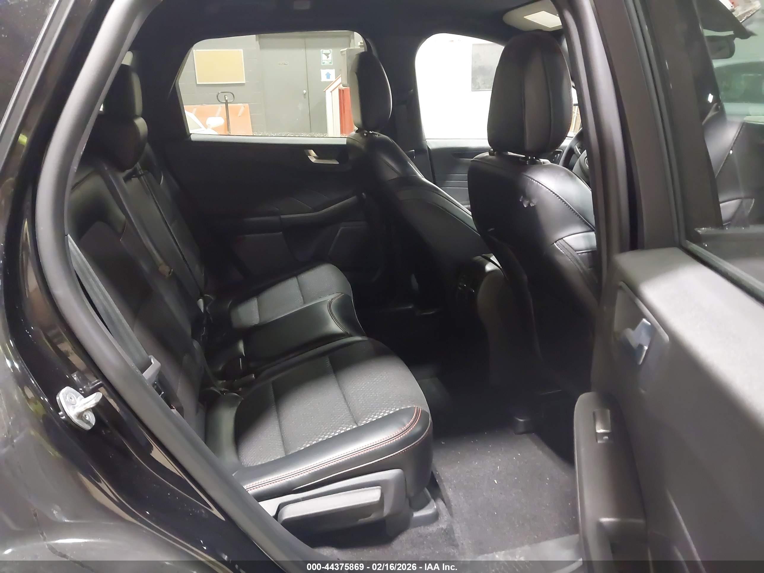 FORD ESCAPE image 8