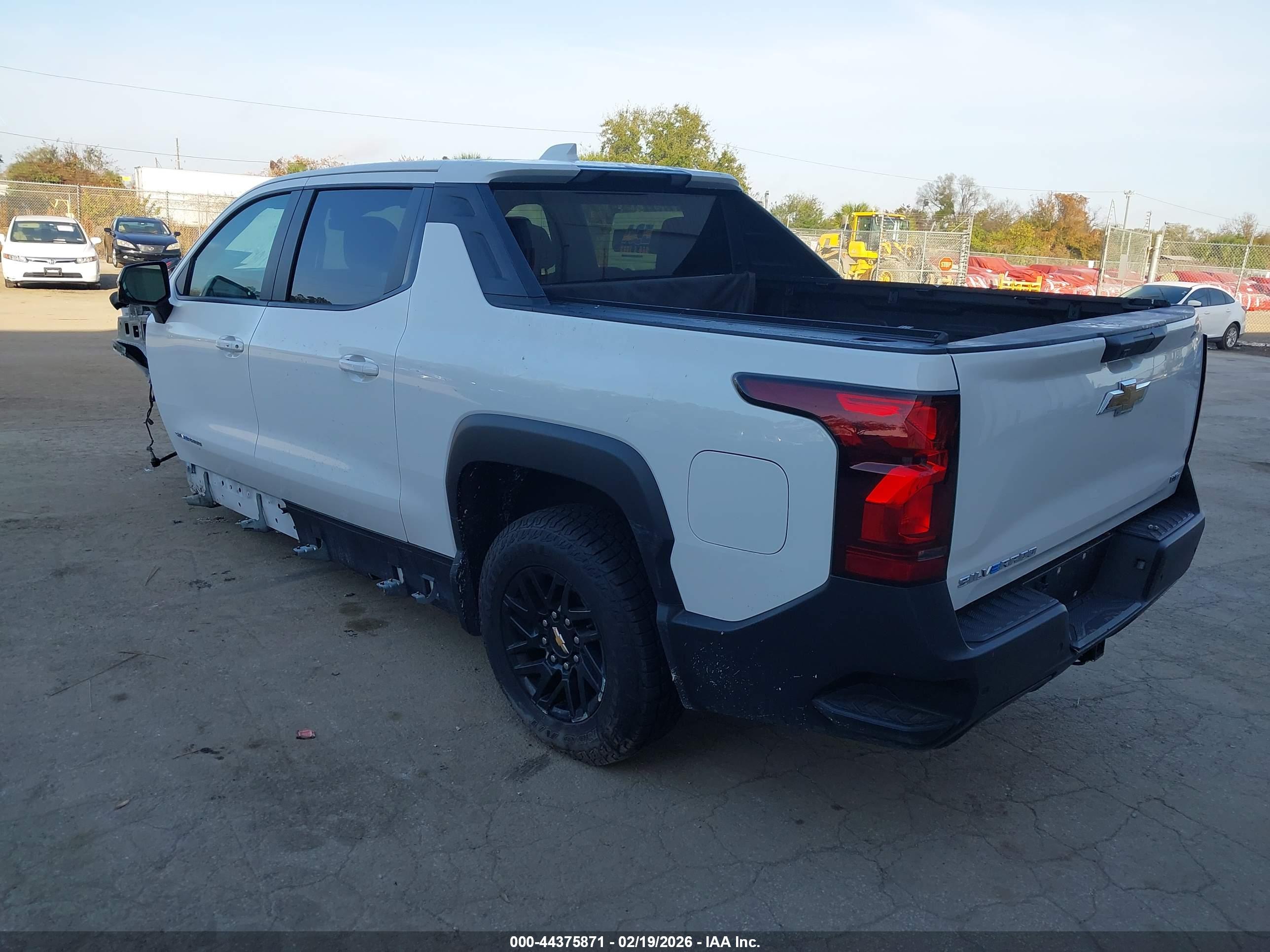 CHEVROLET SILVERADO image 3