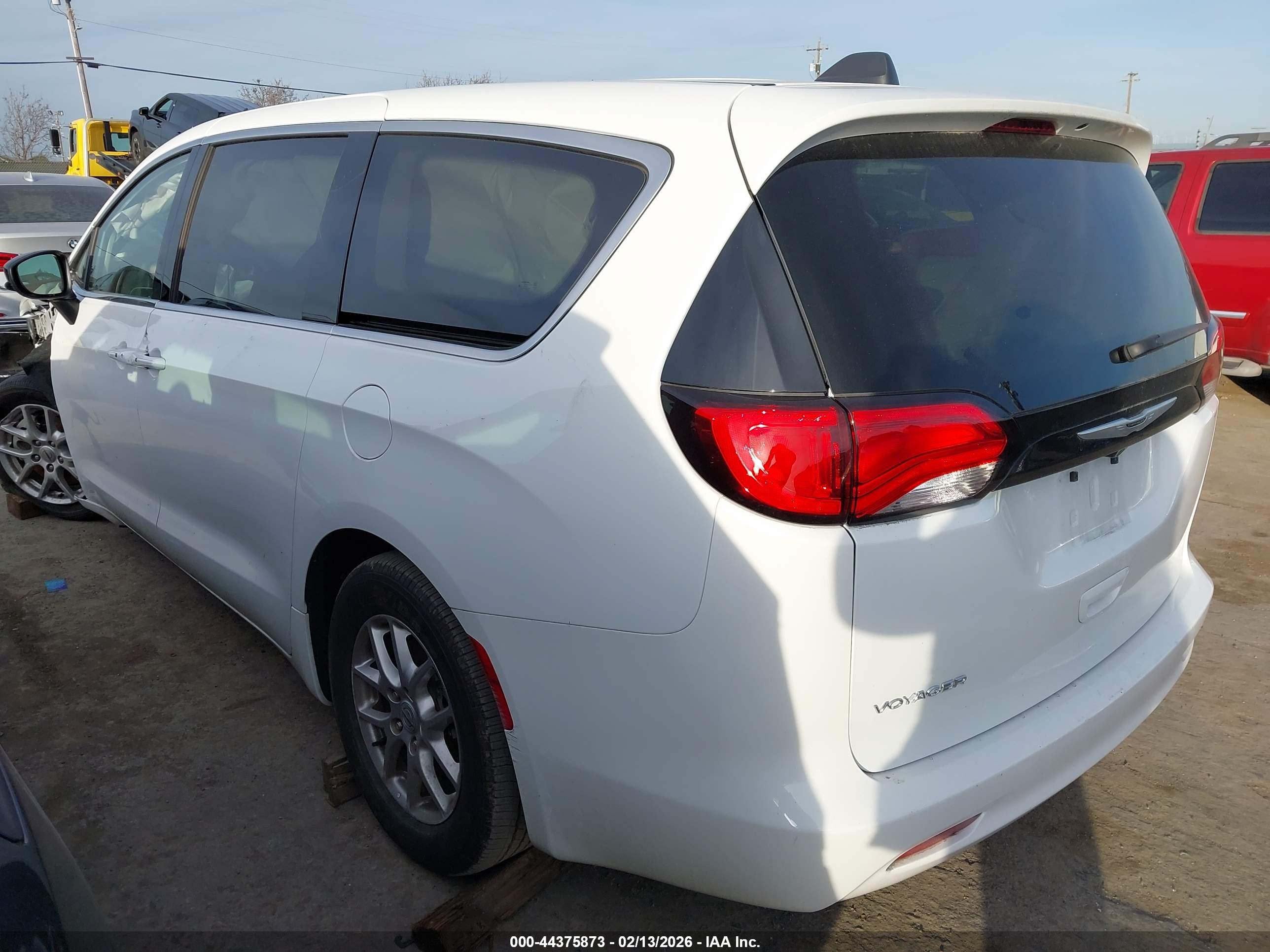 CHRYSLER VOYAGER image 3