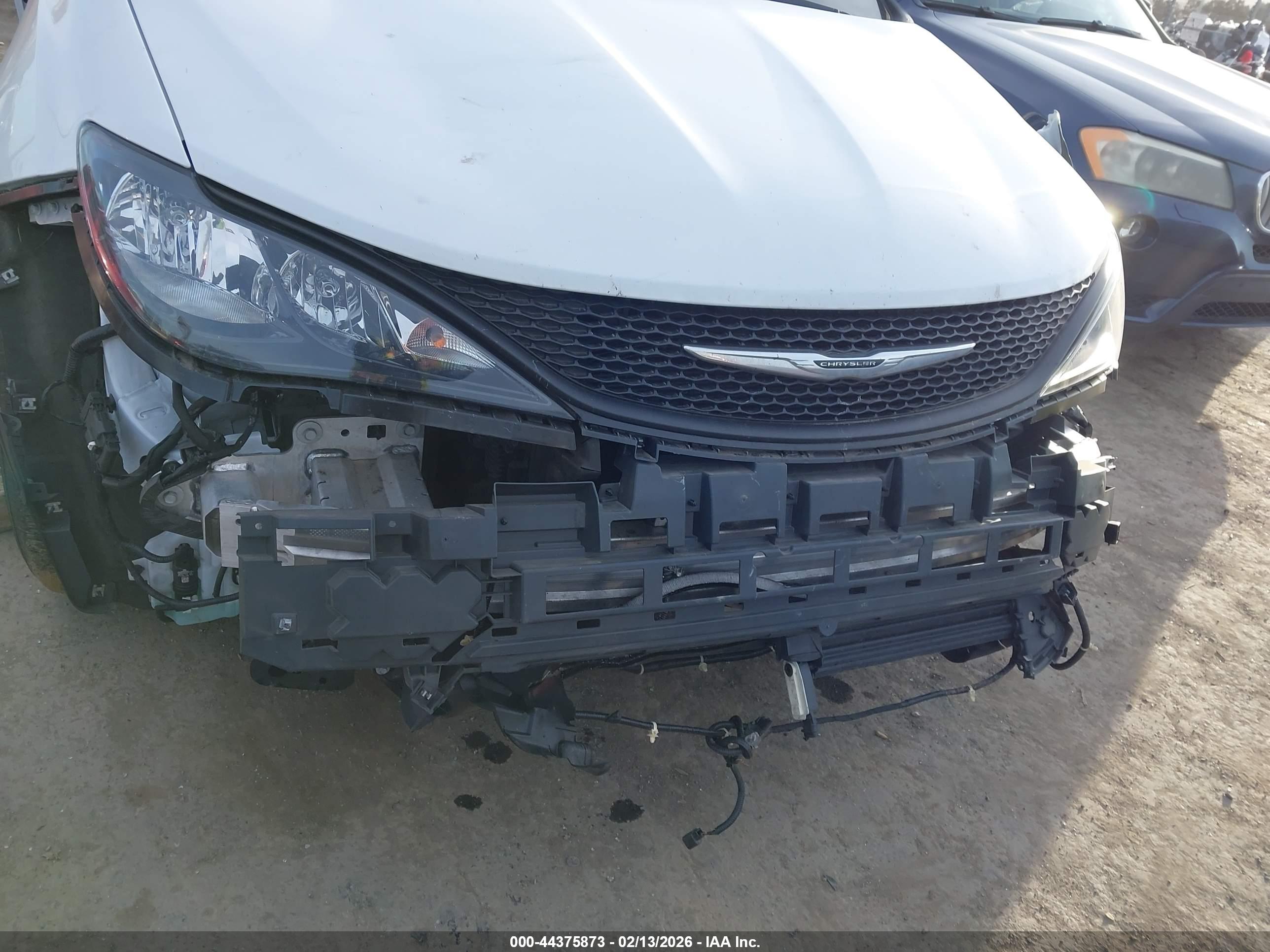 CHRYSLER VOYAGER image 6