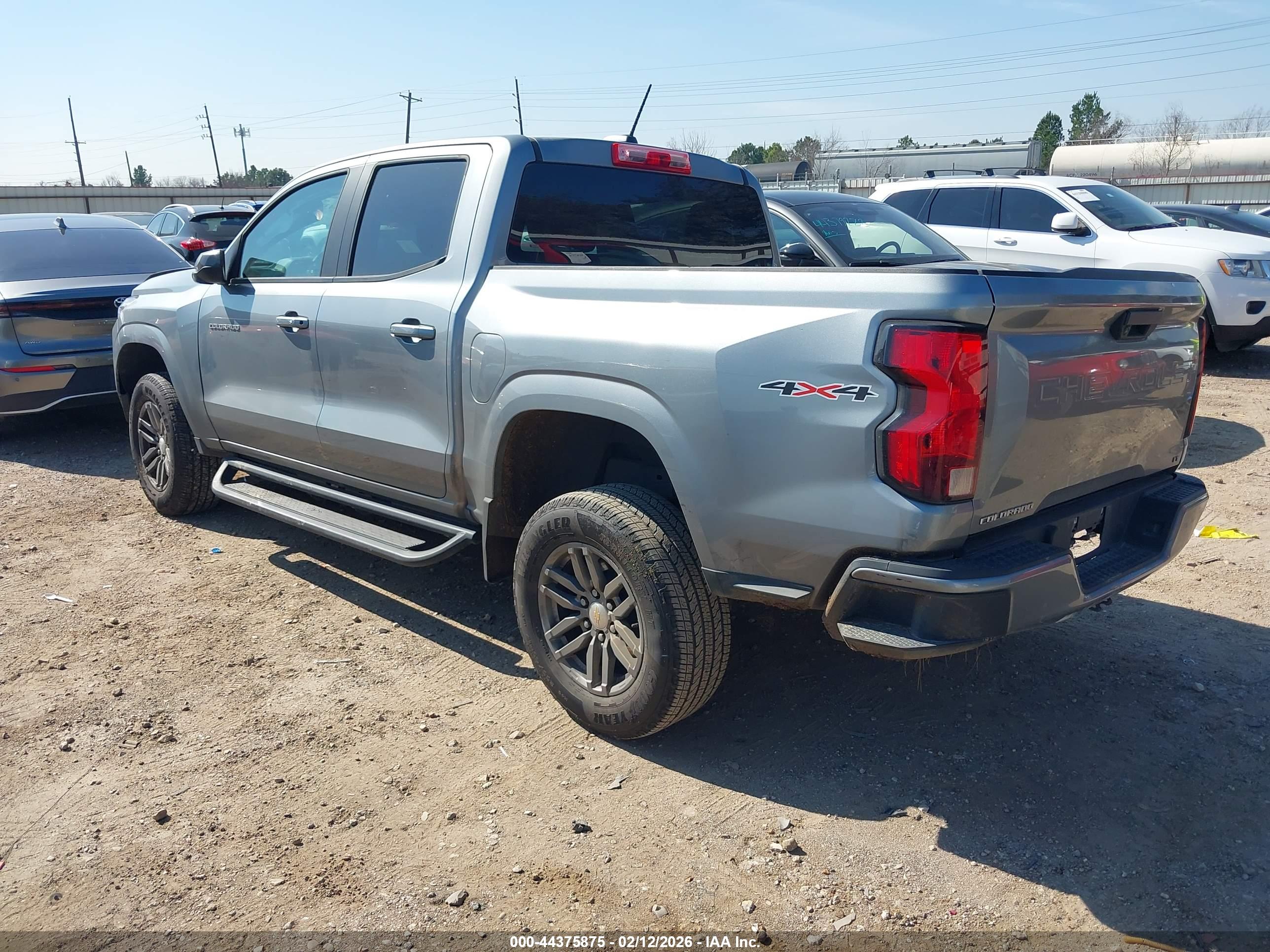 CHEVROLET COLORADO image 3