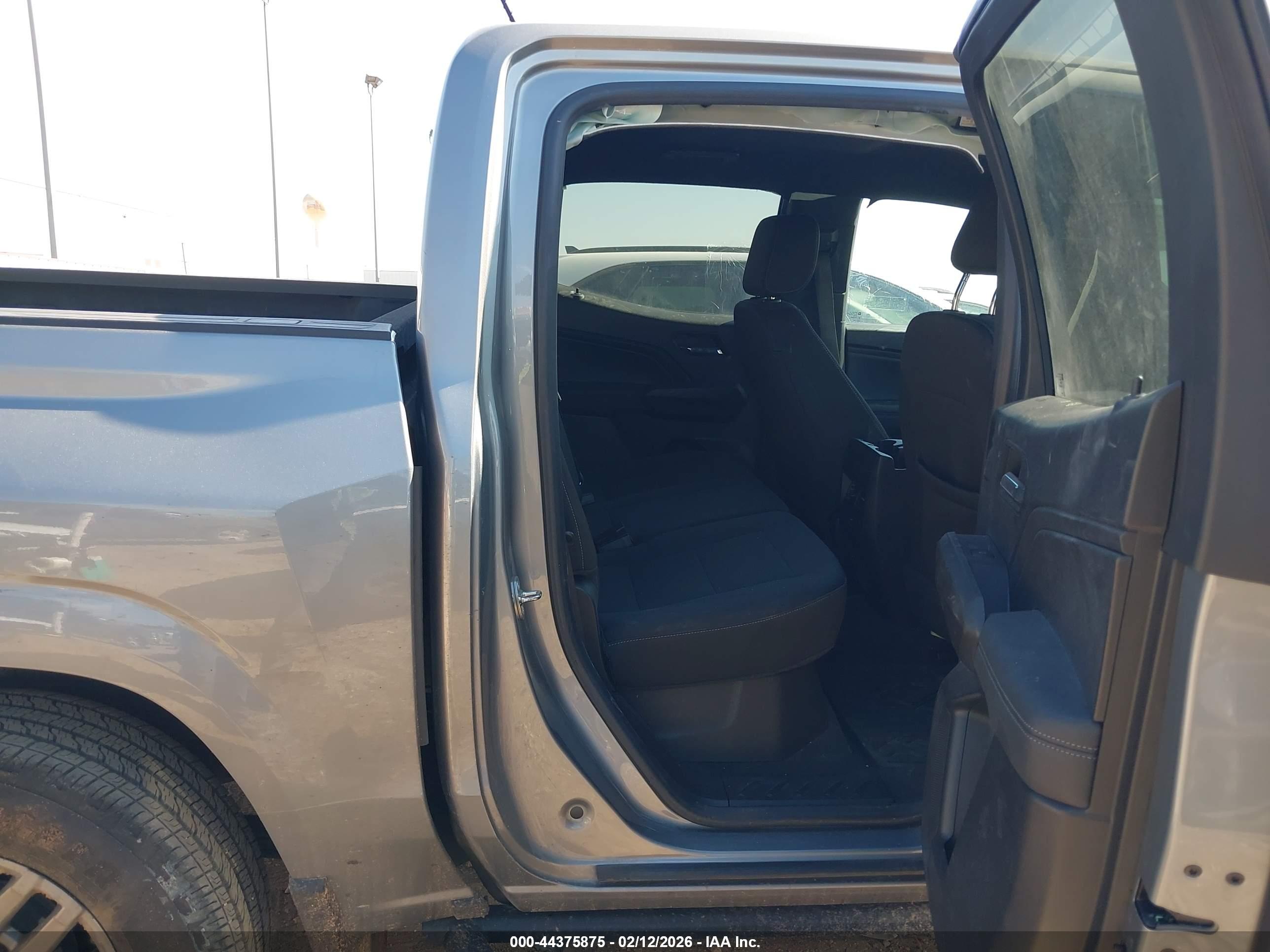 CHEVROLET COLORADO image 8