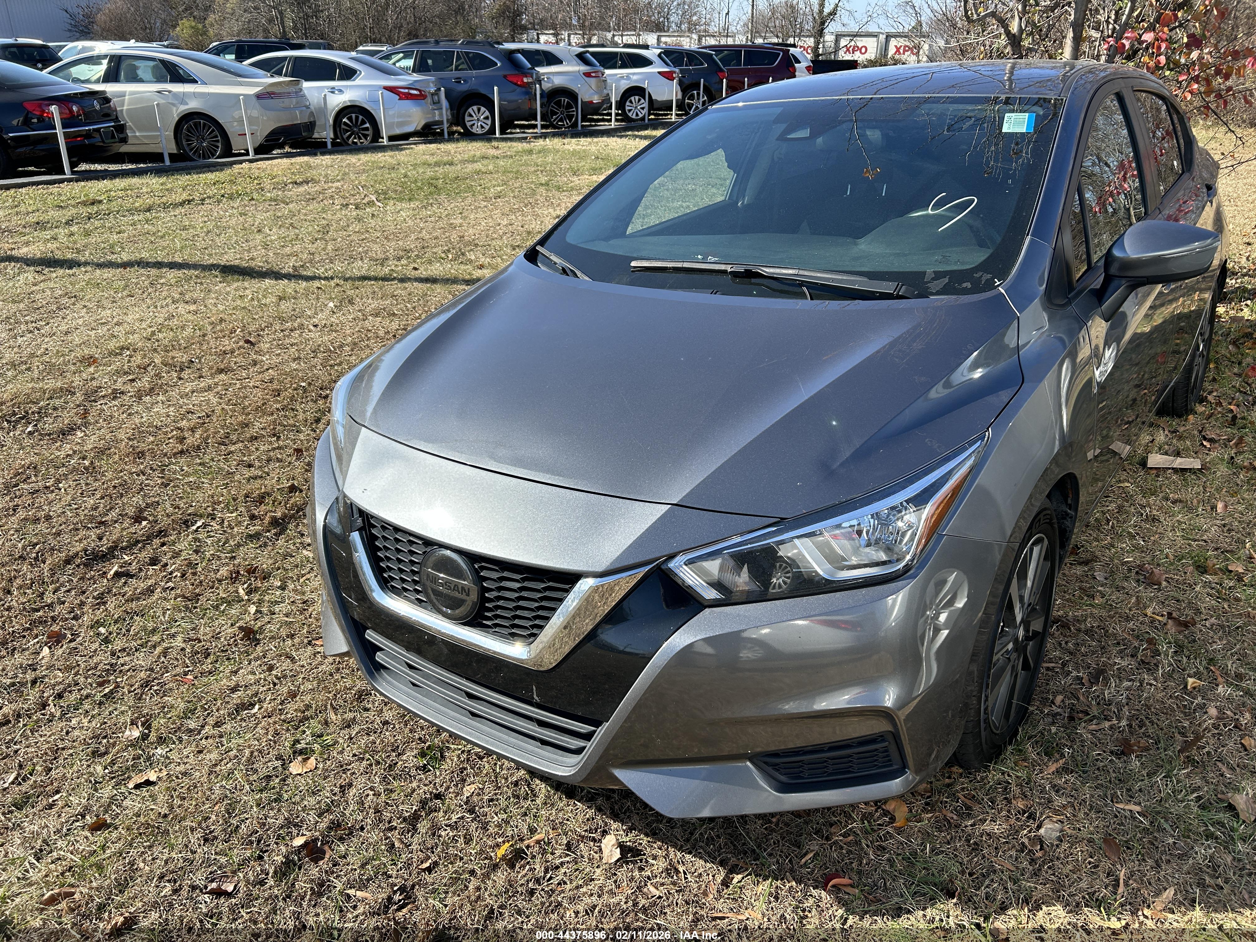 NISSAN VERSA image 2