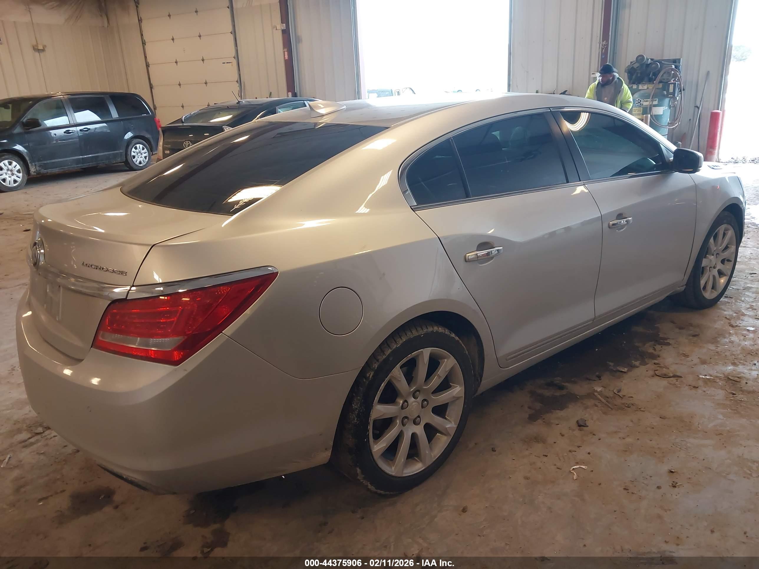 BUICK LACROSSE image 4