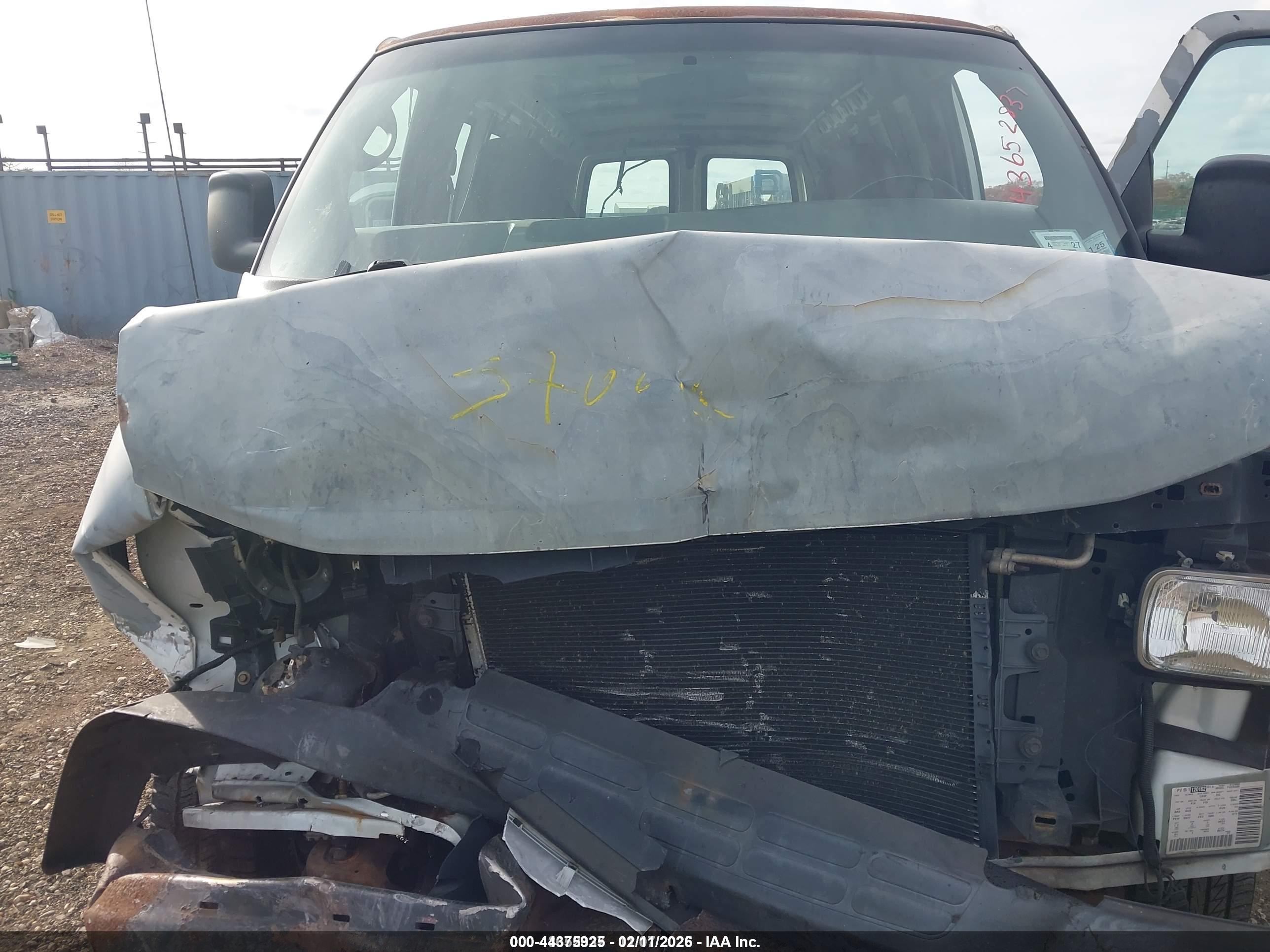 GMC SAVANA image 10