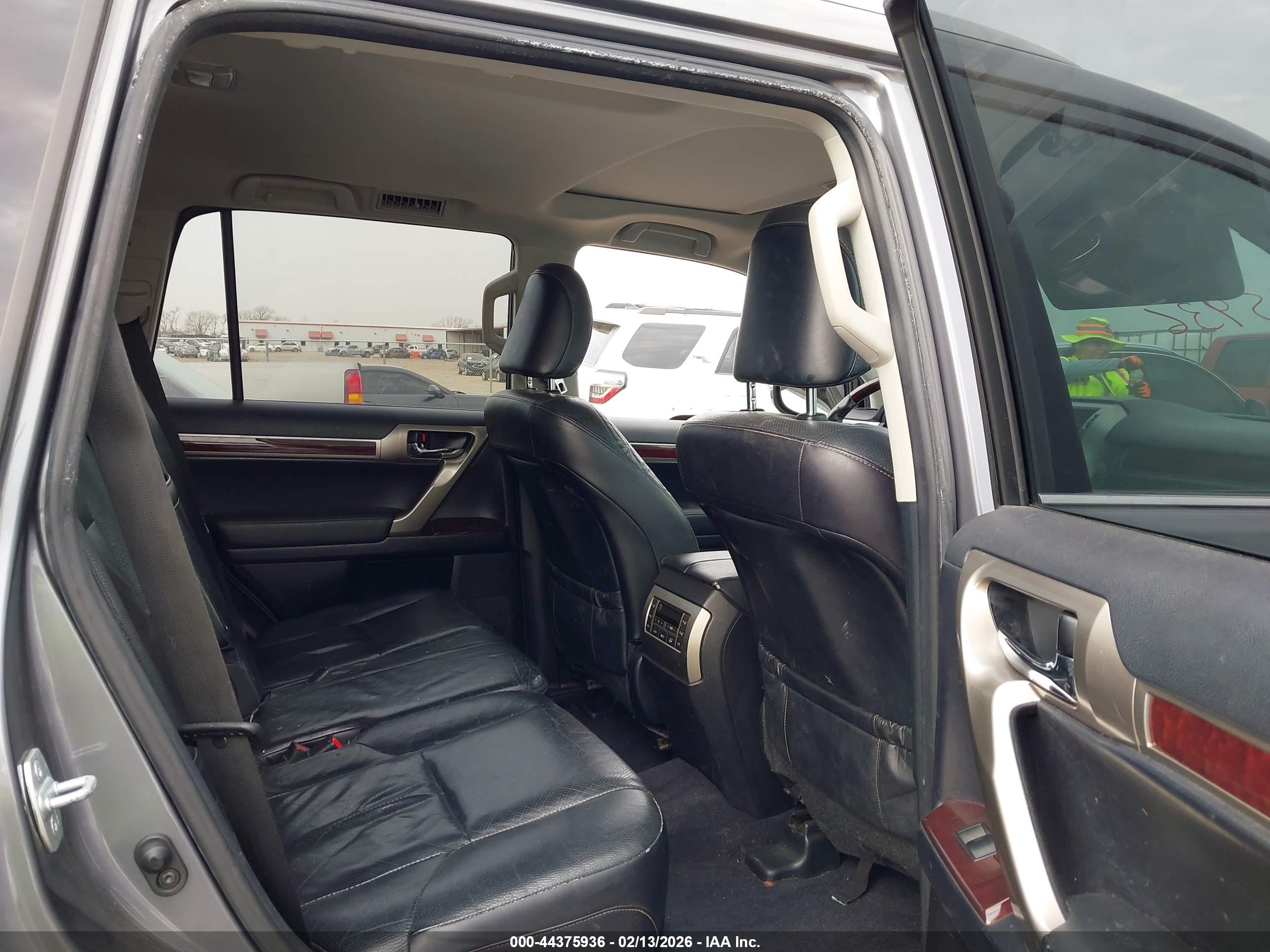 LEXUS GX image 8
