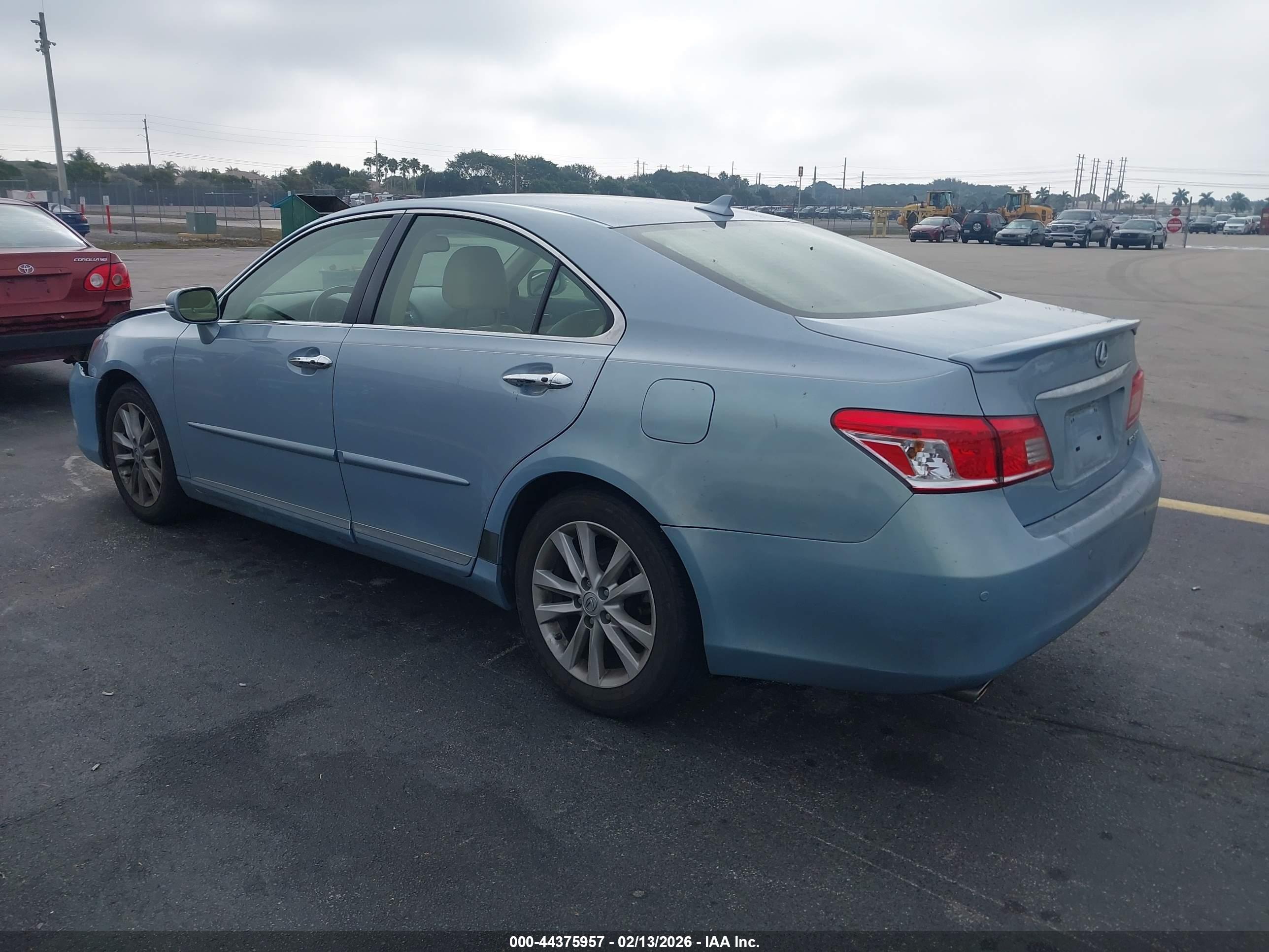 LEXUS ES image 3