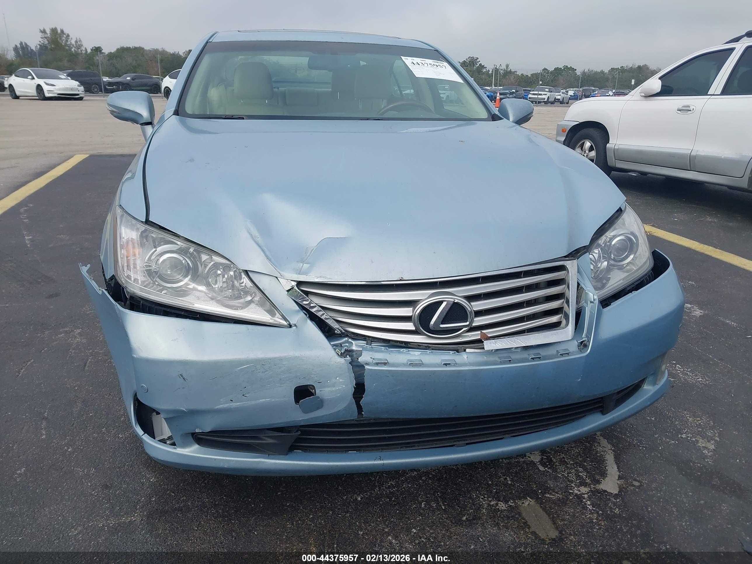 LEXUS ES image 6
