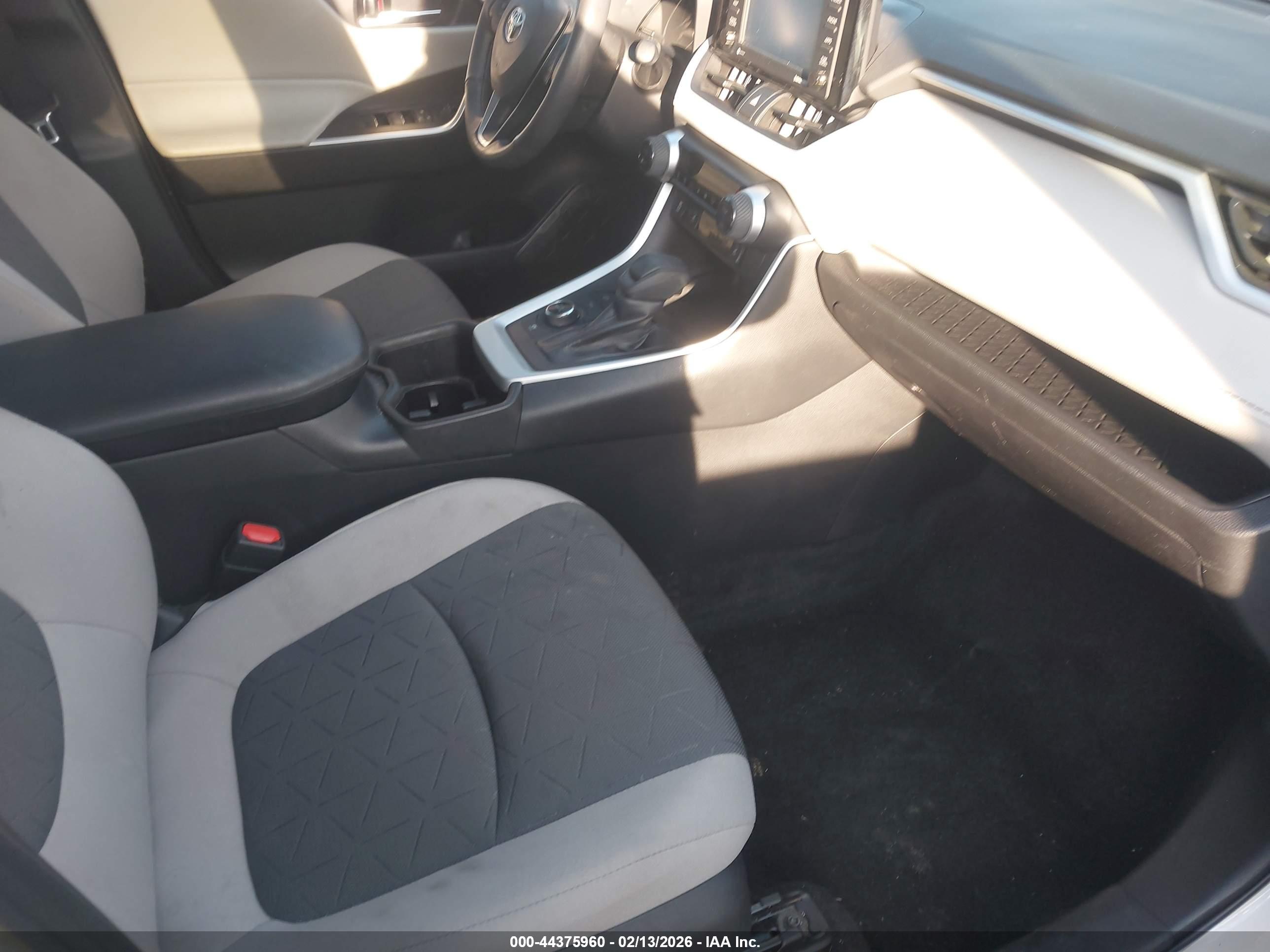 TOYOTA RAV4 image 5
