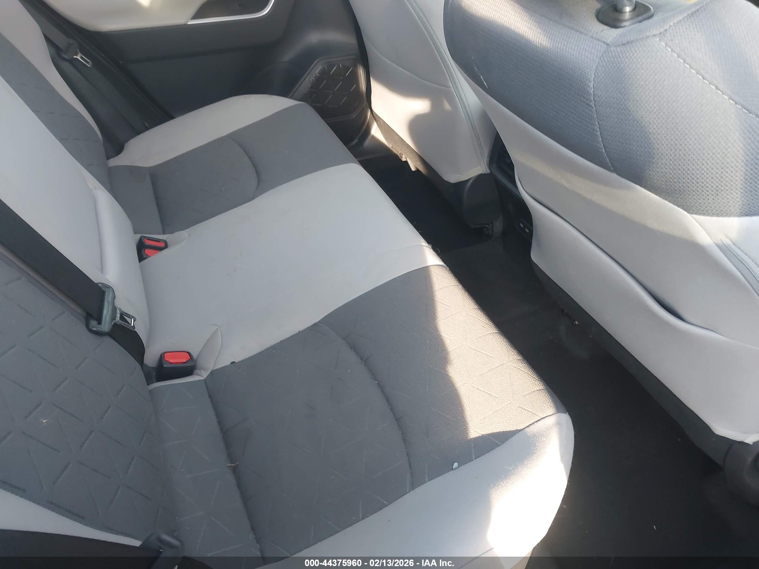 TOYOTA RAV4 image 8