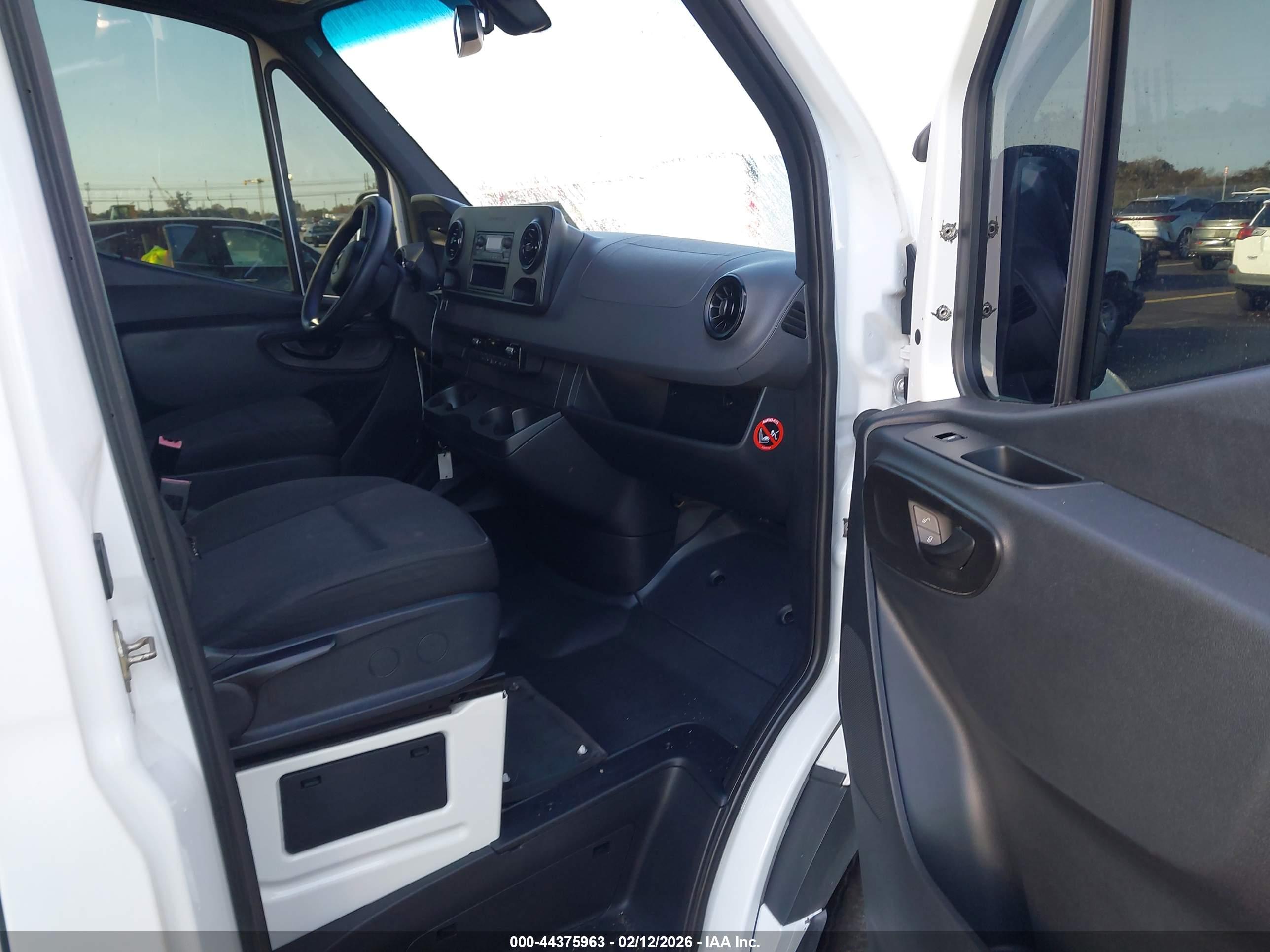MERCEDES-BENZ SPRINTER image 5