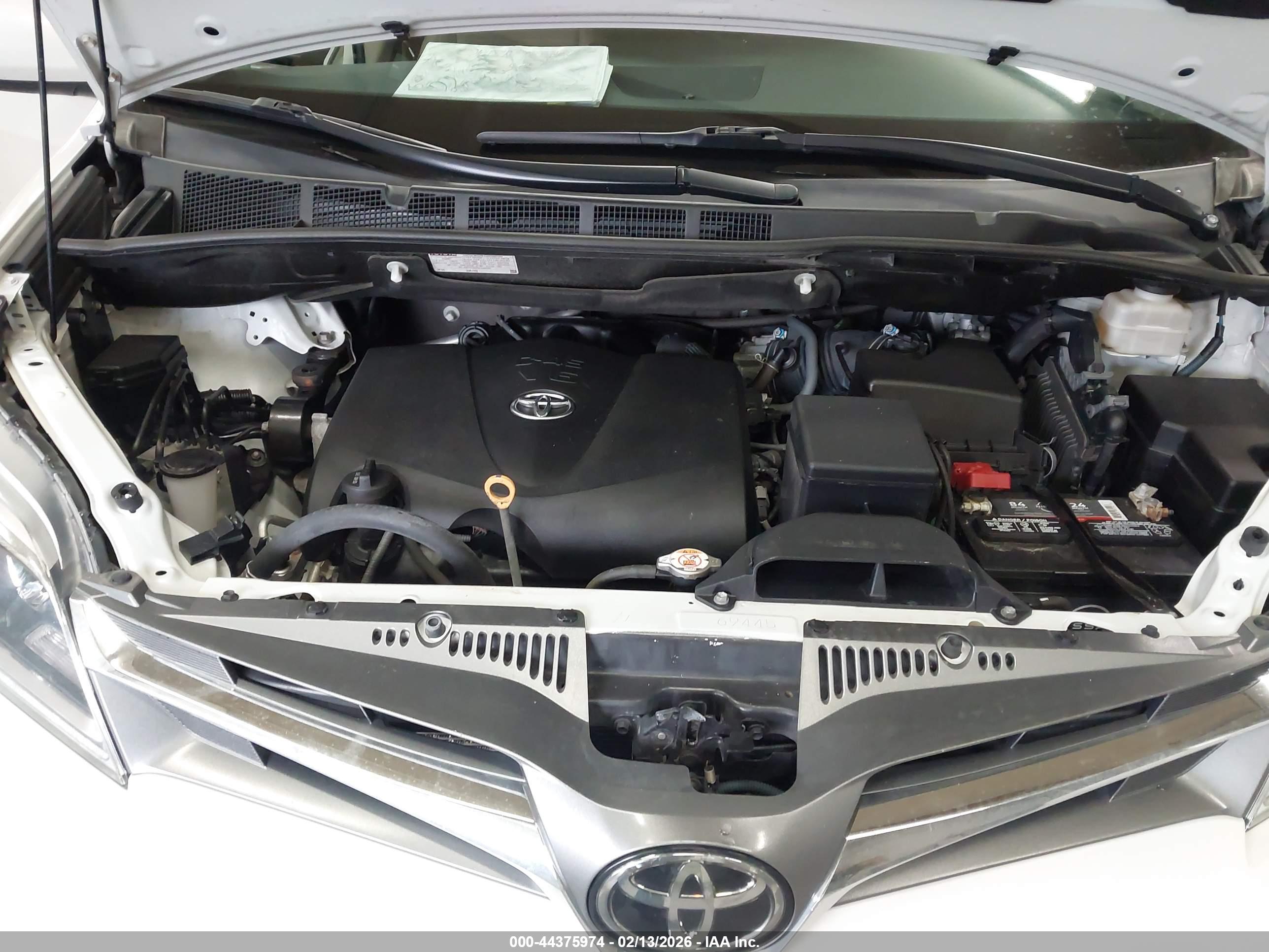 TOYOTA SIENNA image 10