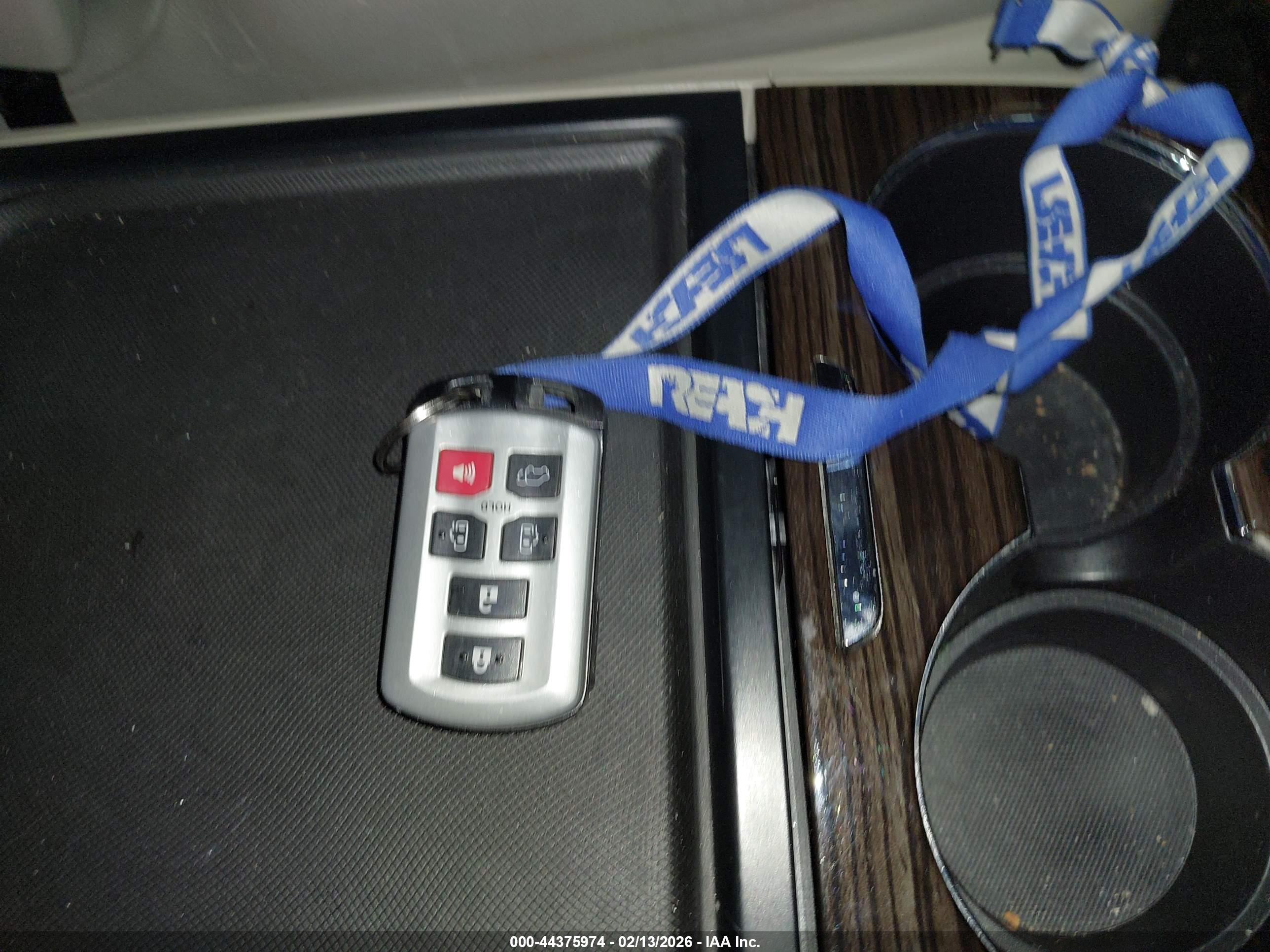 TOYOTA SIENNA image 11