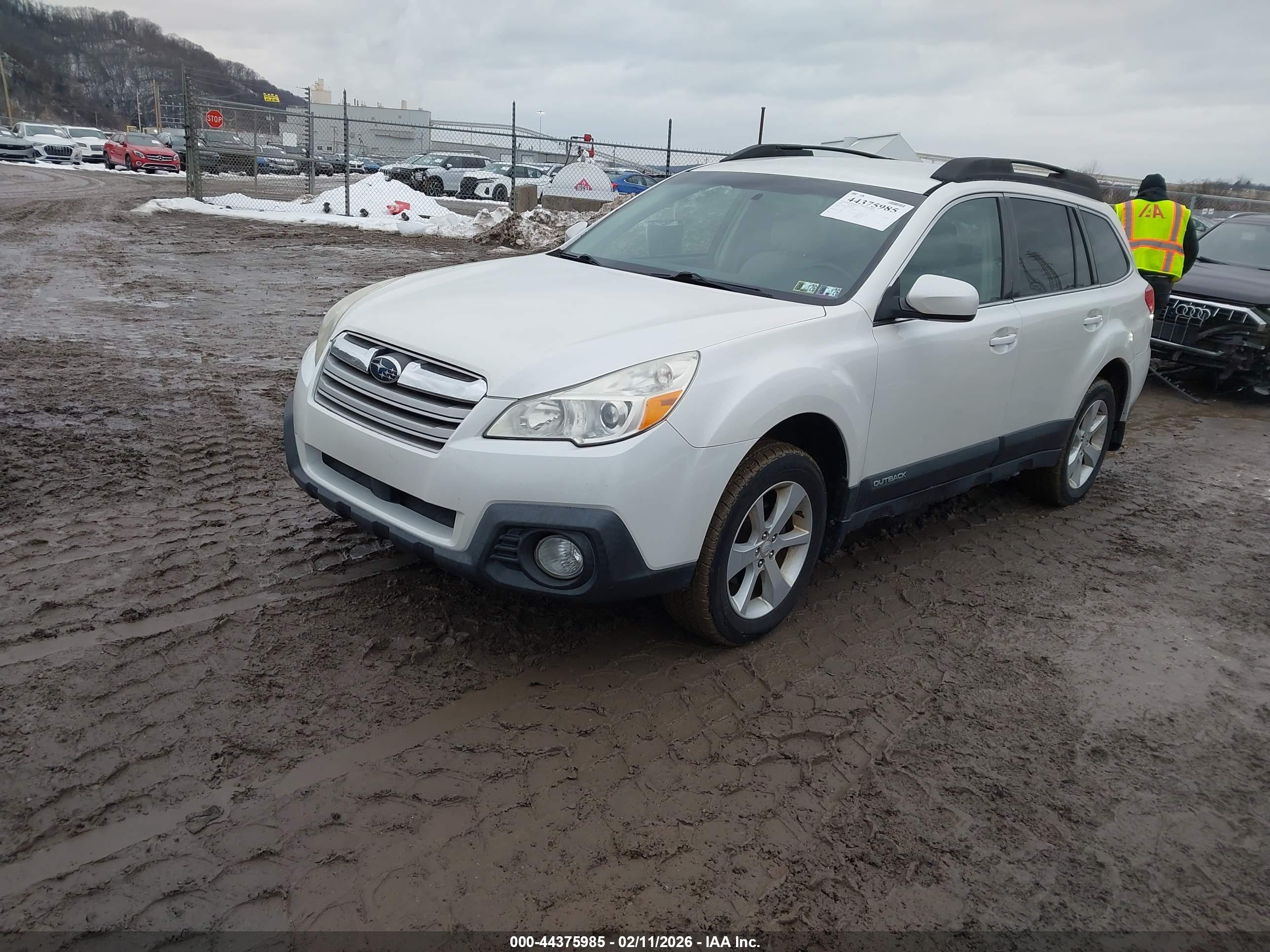 SUBARU OUTBACK image 2