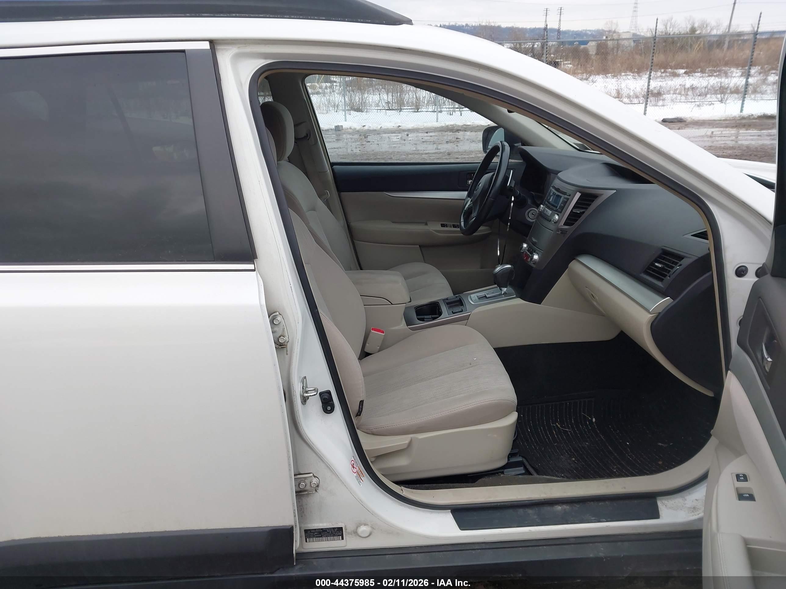 SUBARU OUTBACK image 5