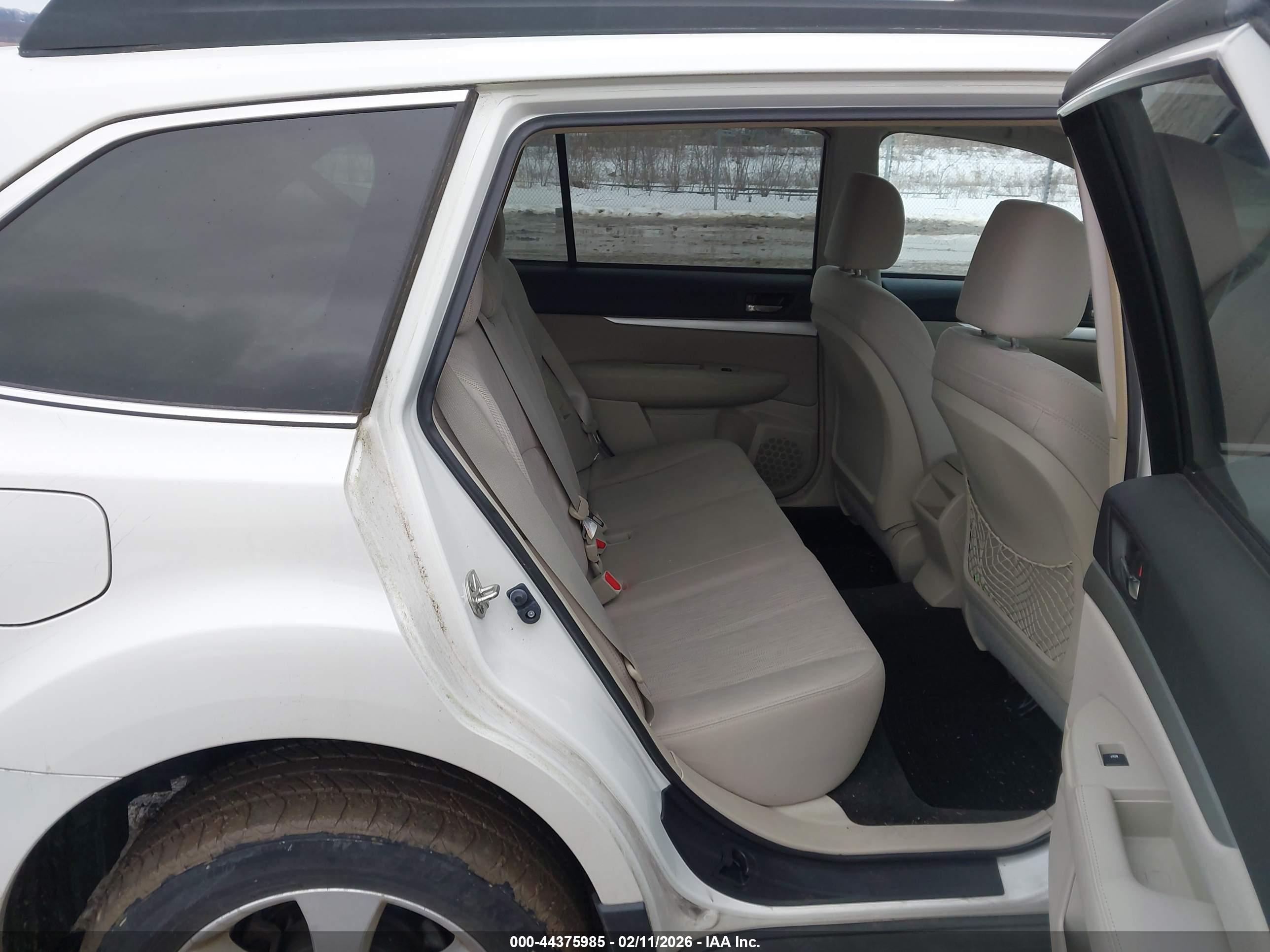 SUBARU OUTBACK image 8