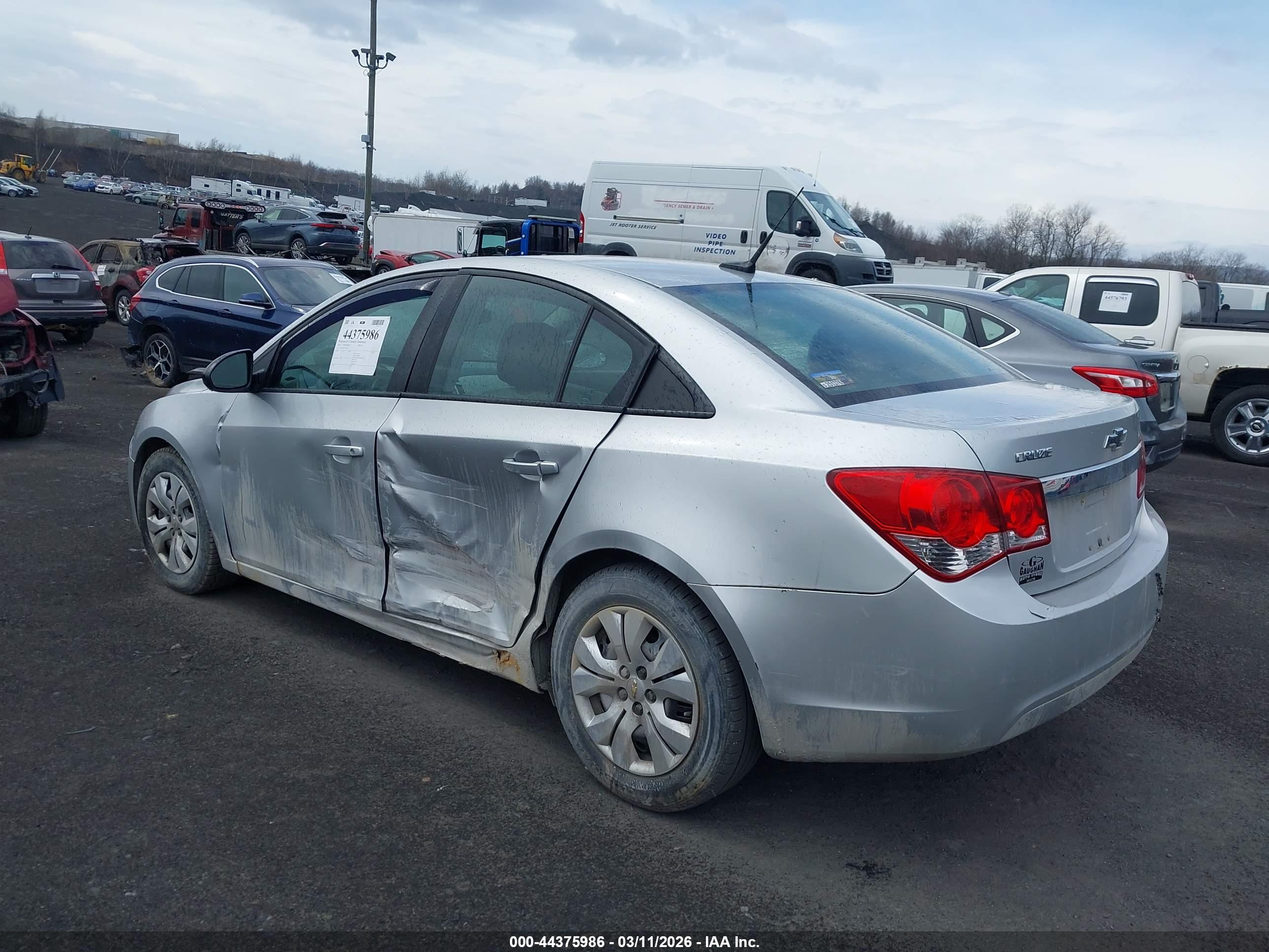 CHEVROLET CRUZE image 3