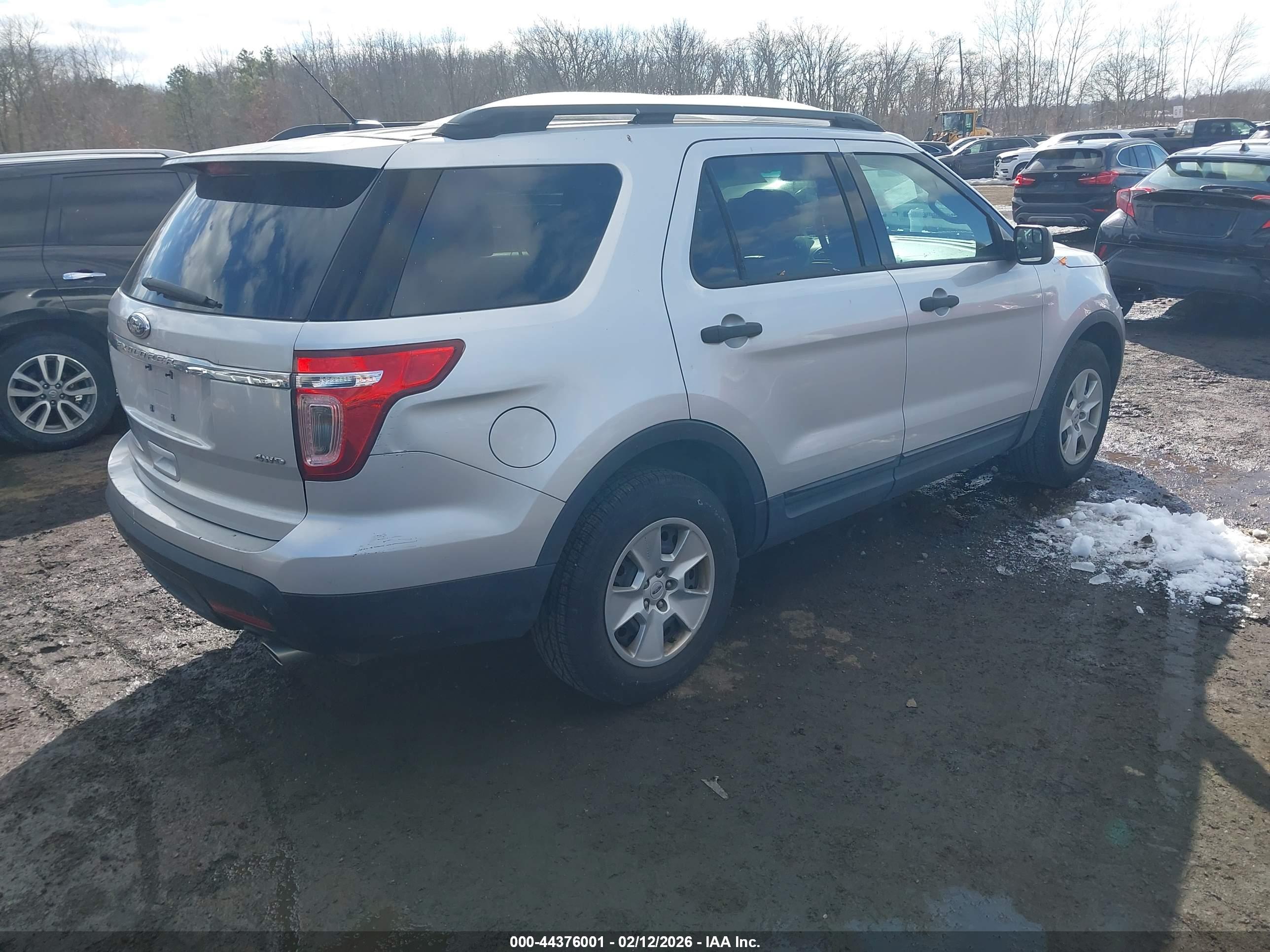 FORD EXPLORER image 4