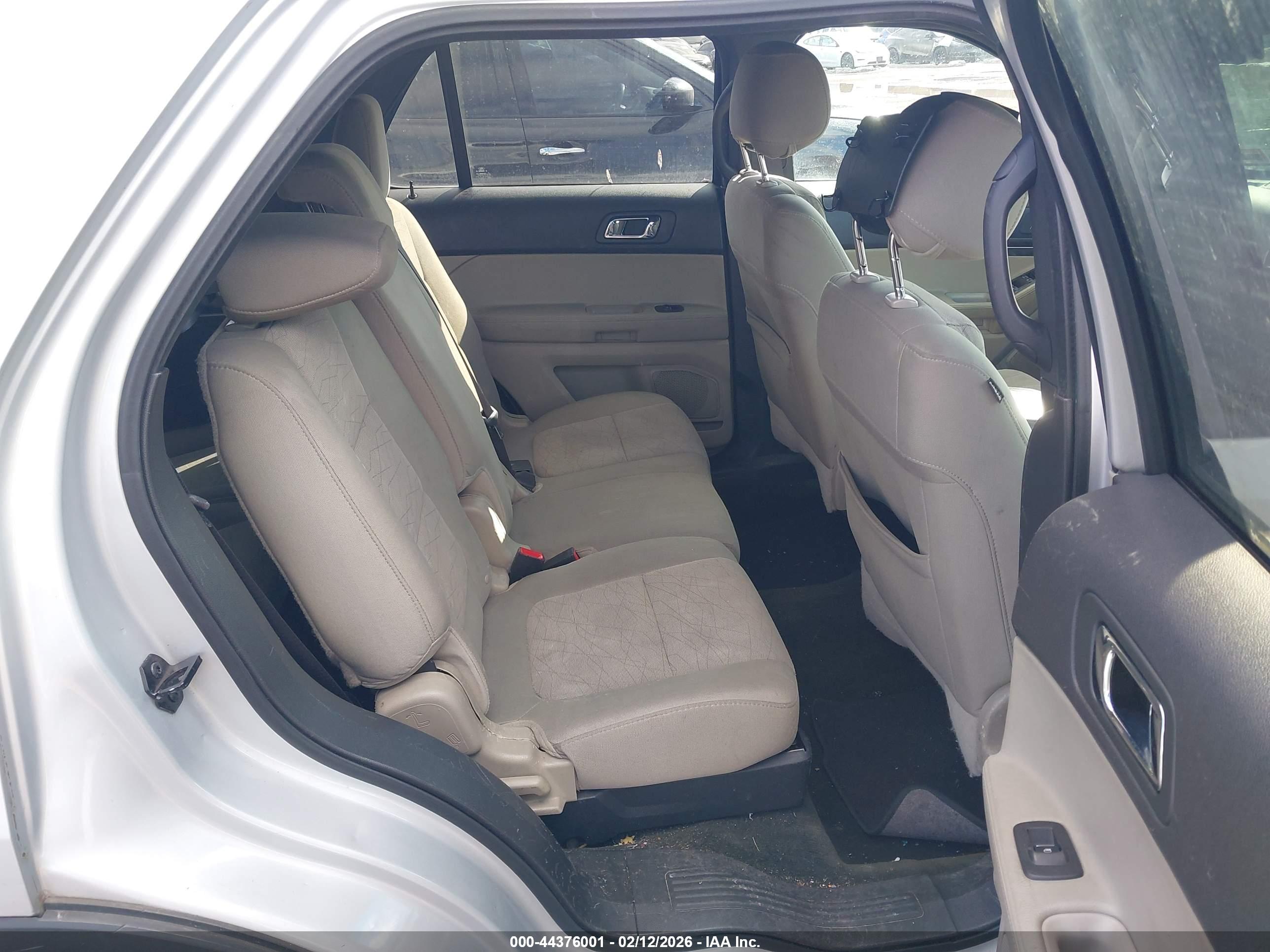FORD EXPLORER image 8