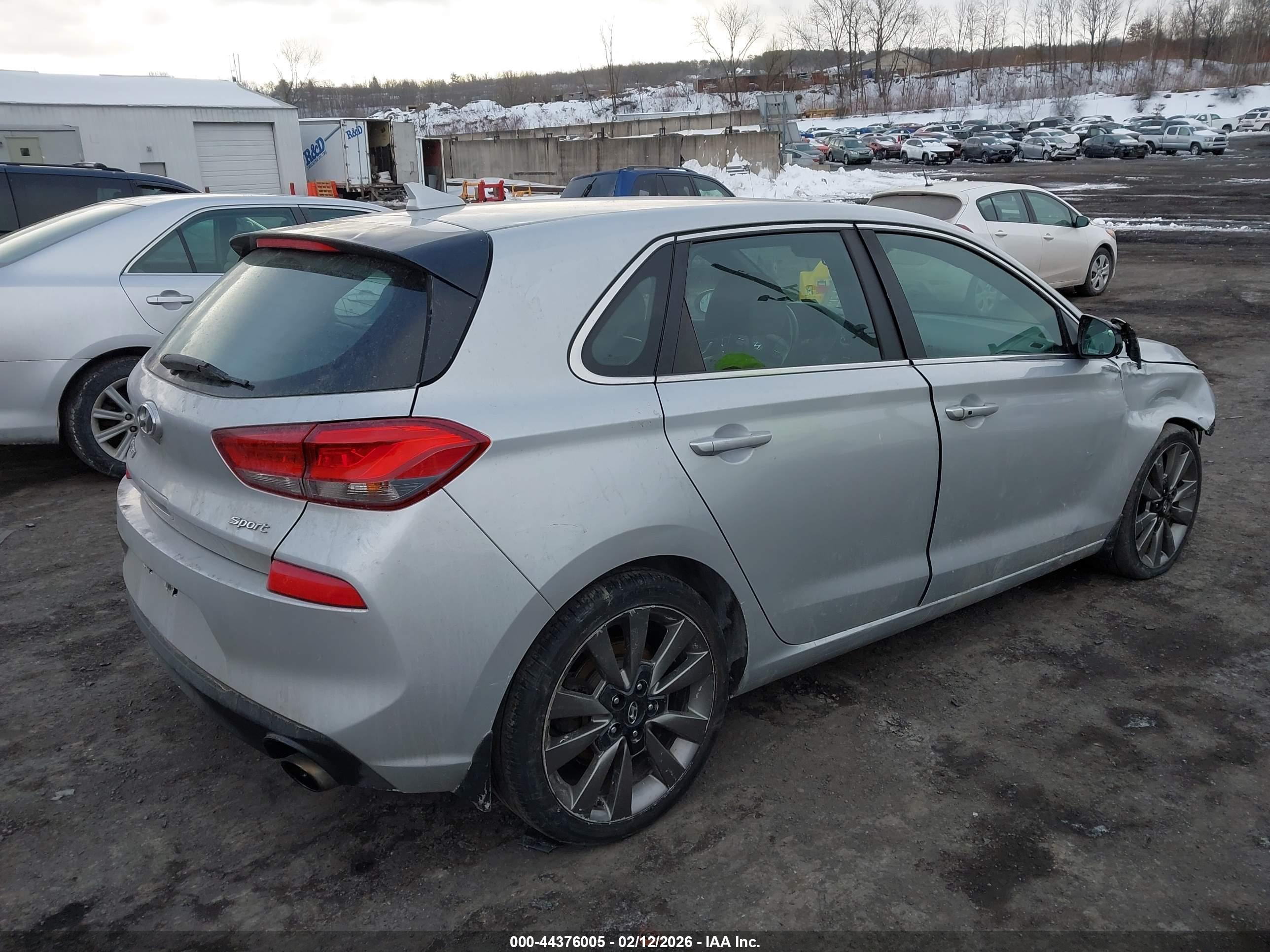 HYUNDAI ELANTRA image 4
