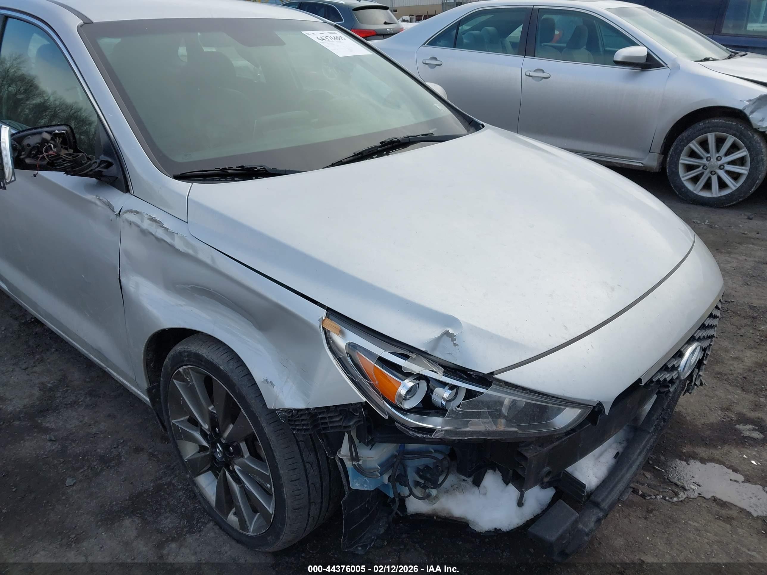 HYUNDAI ELANTRA image 6