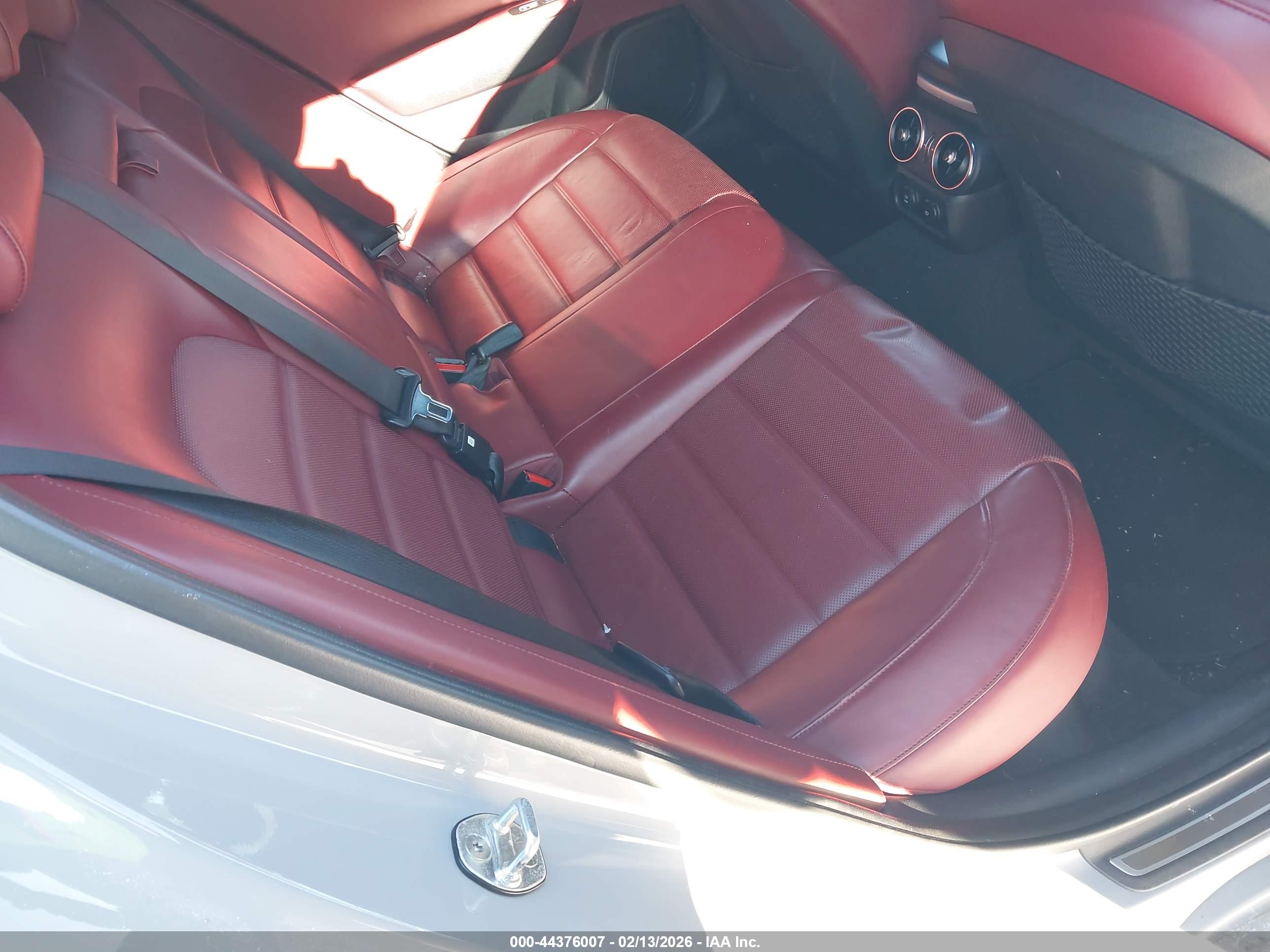 KIA STINGER image 8