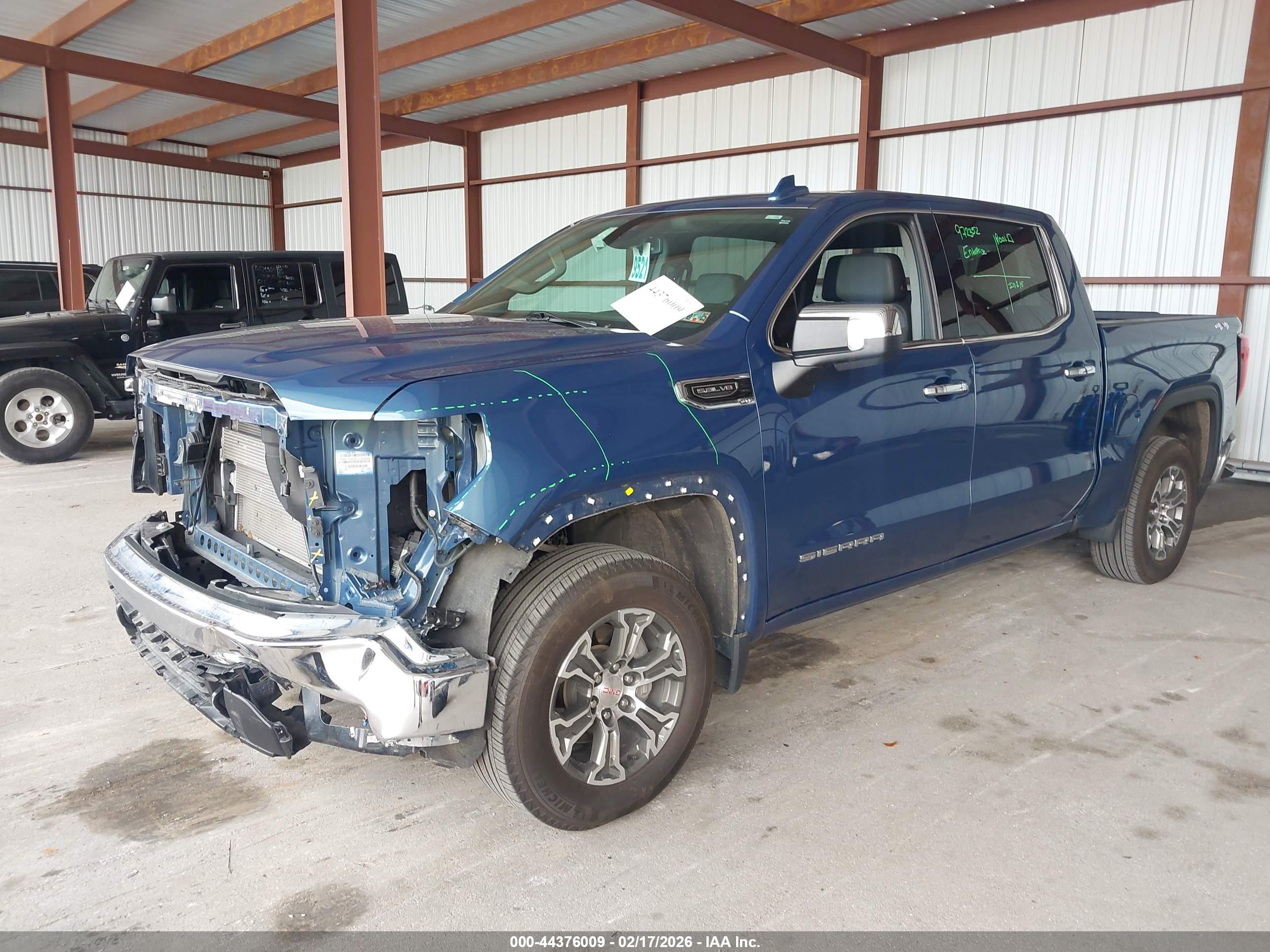 GMC SIERRA image 2