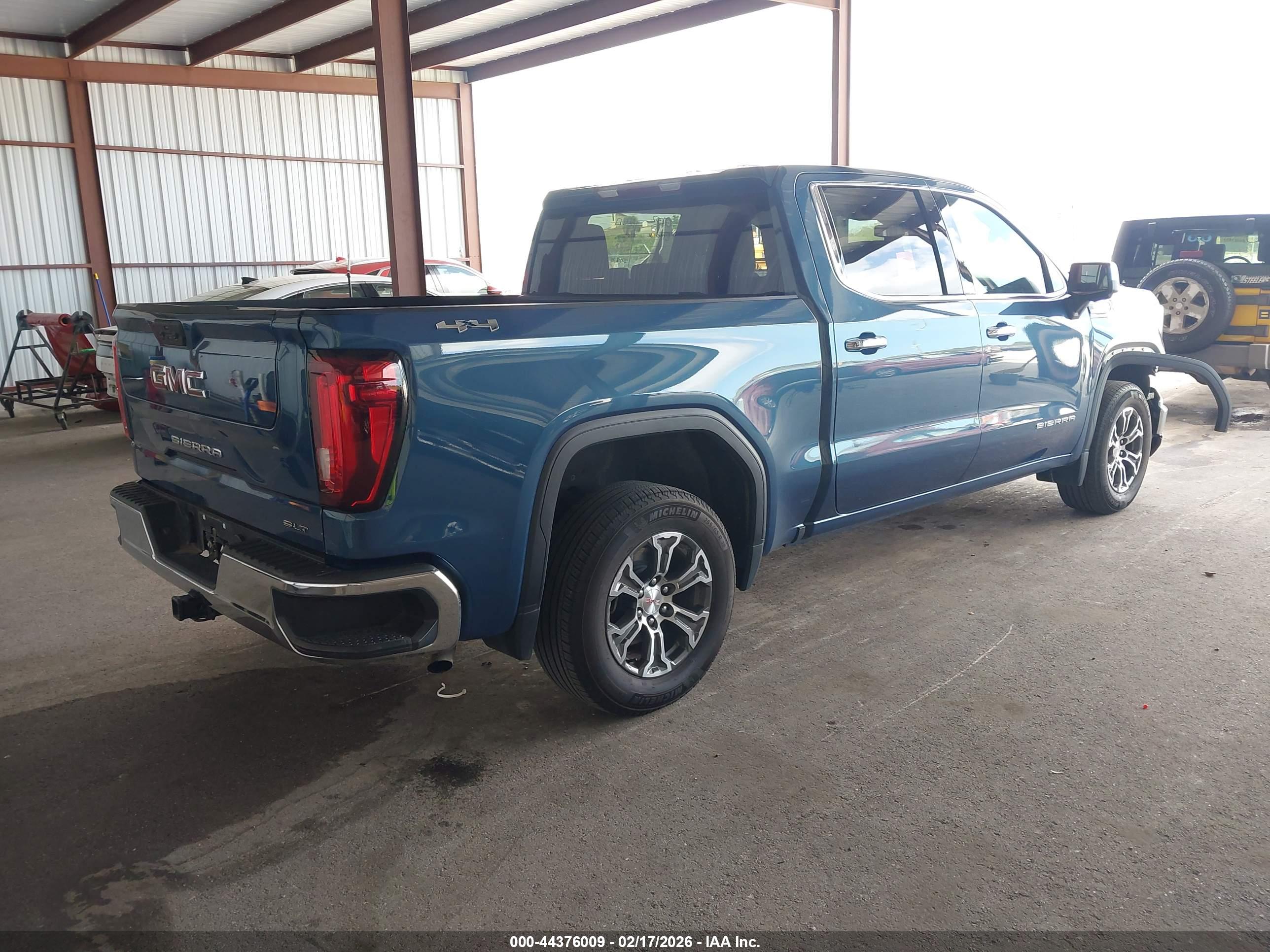 GMC SIERRA image 4