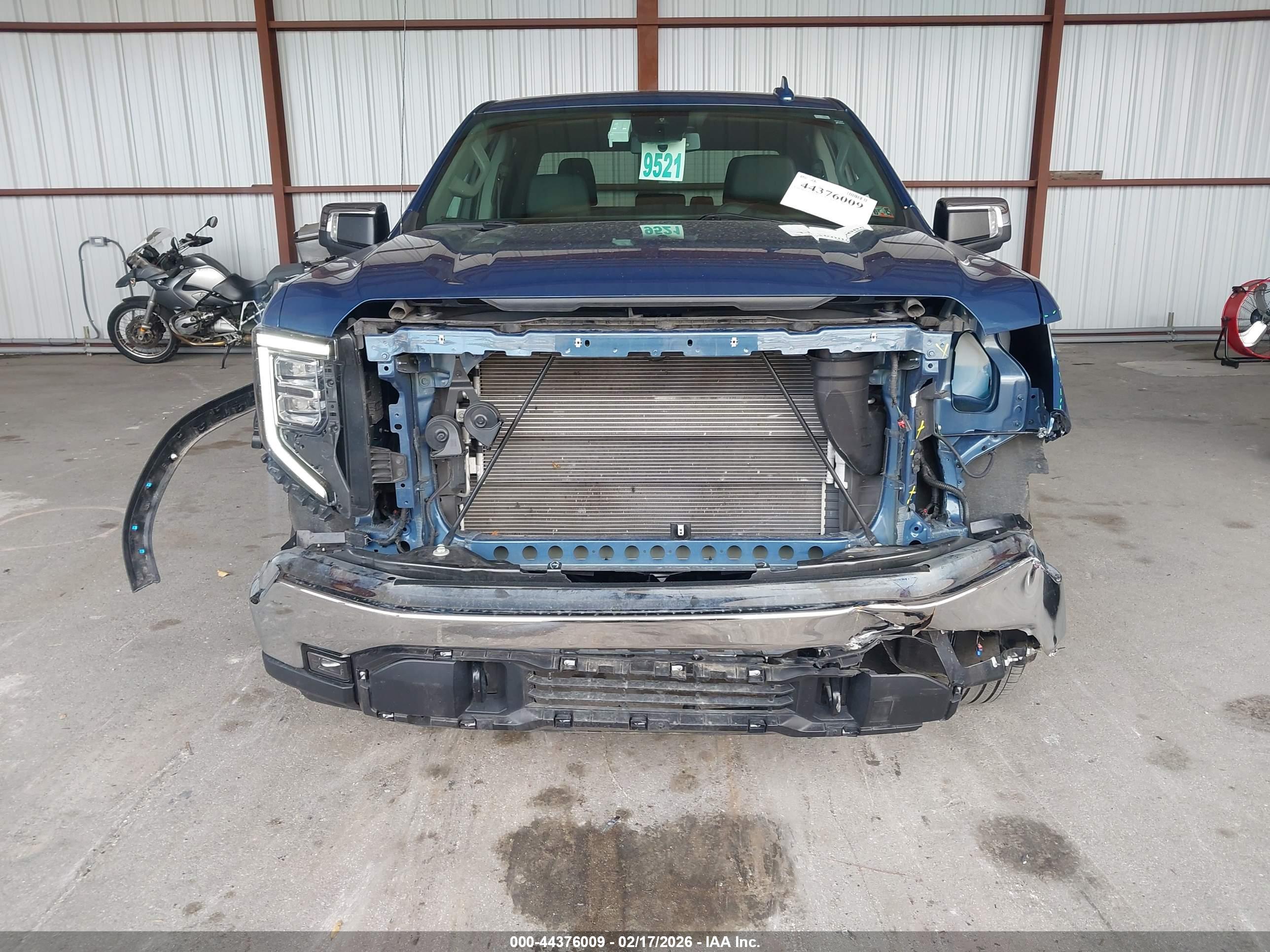 GMC SIERRA image 6