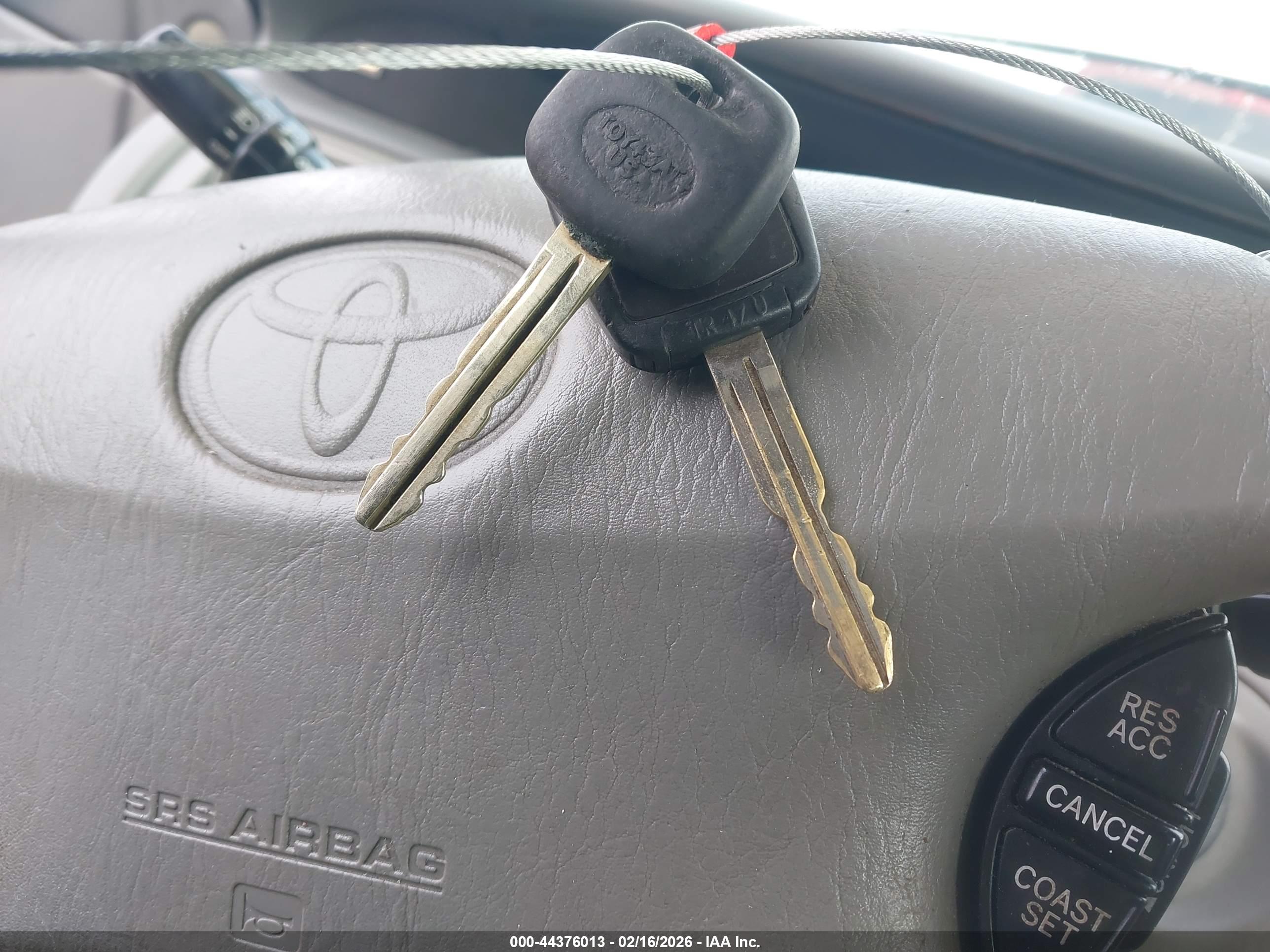 TOYOTA AVALON image 11