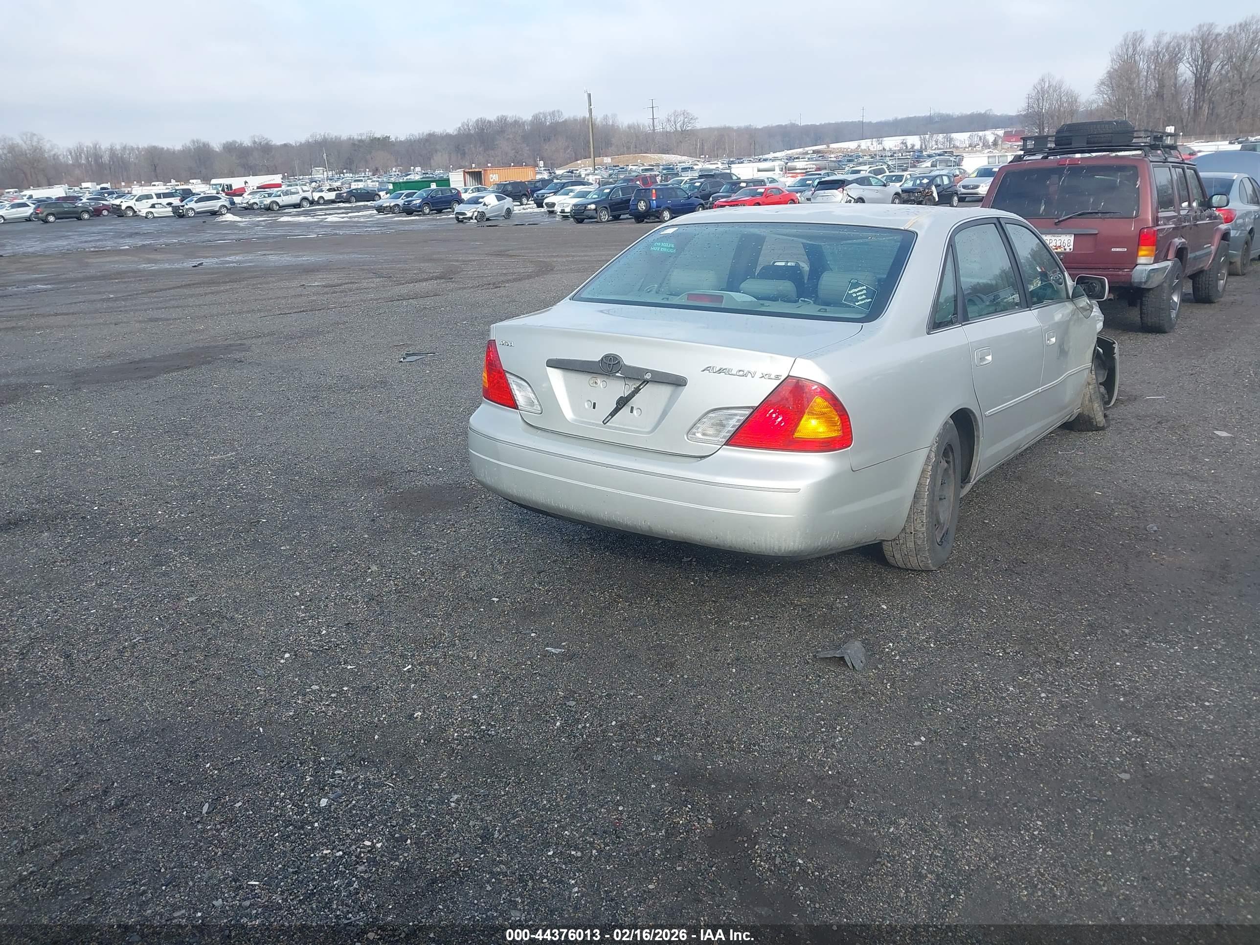 TOYOTA AVALON image 4