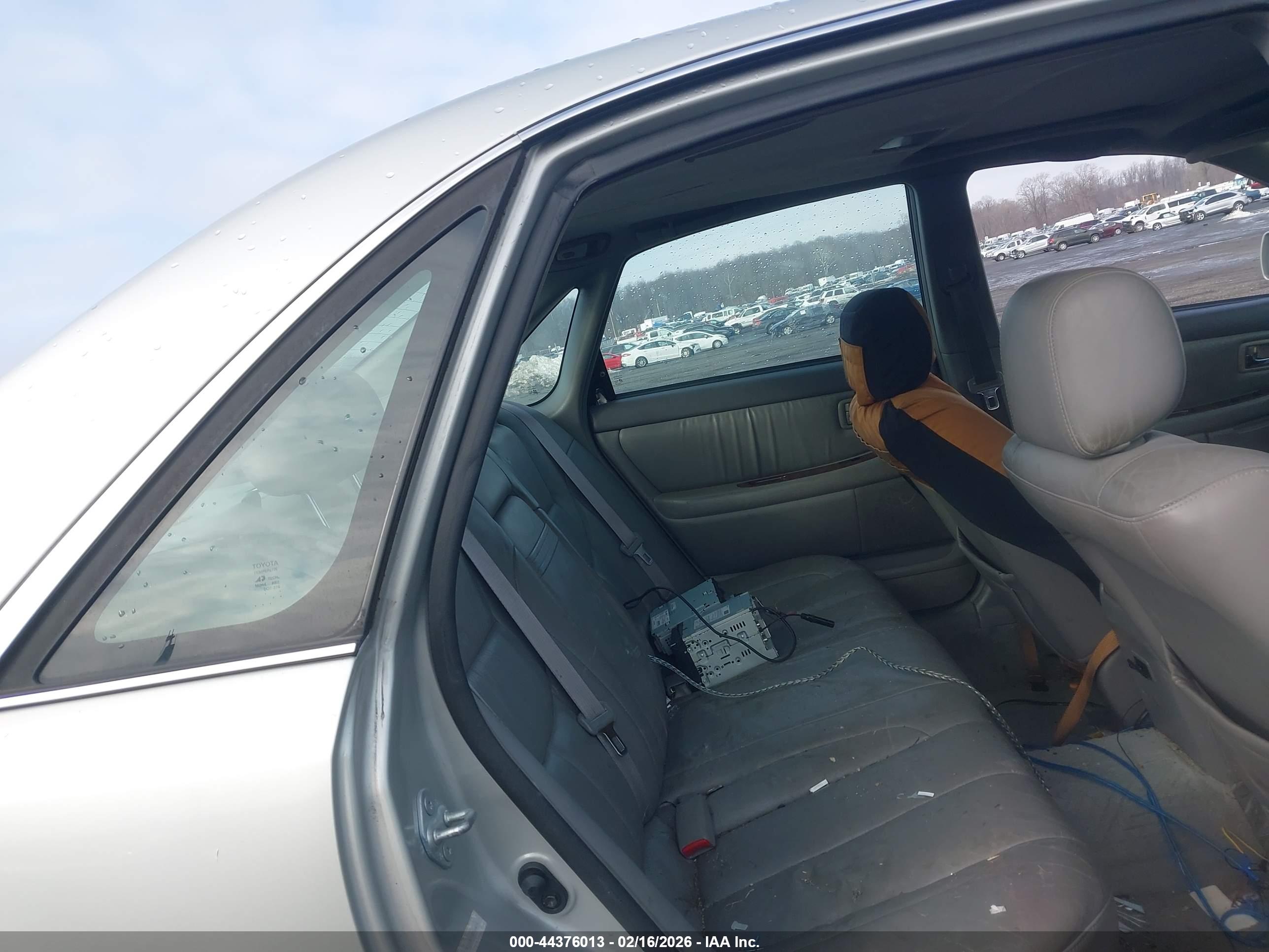 TOYOTA AVALON image 8