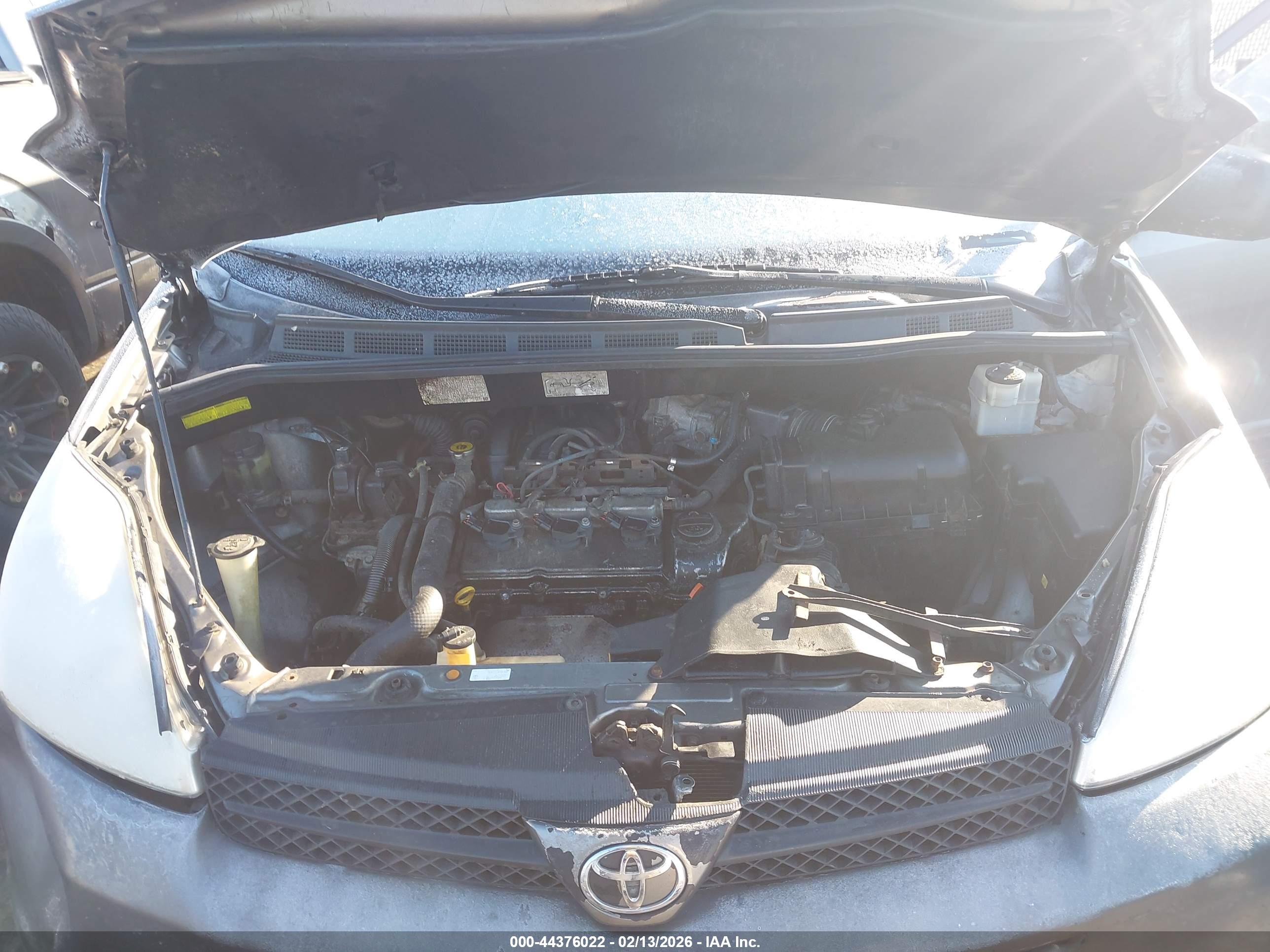 TOYOTA SIENNA image 10