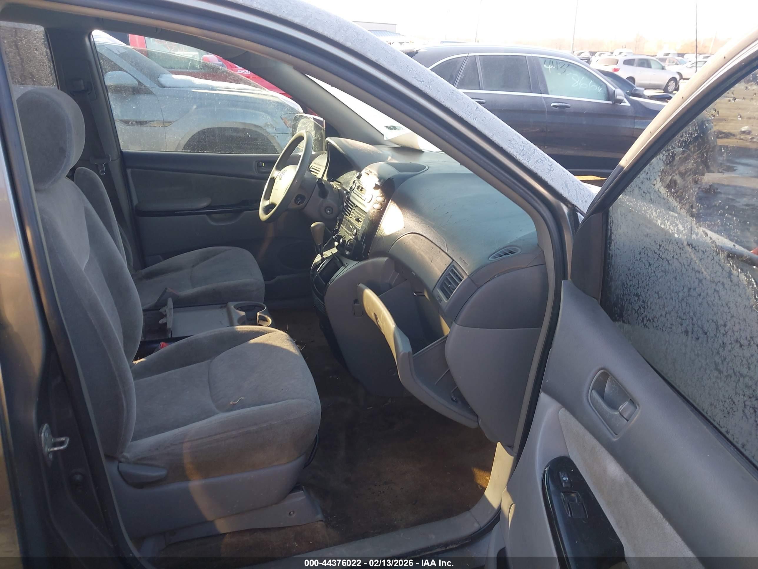 TOYOTA SIENNA image 5