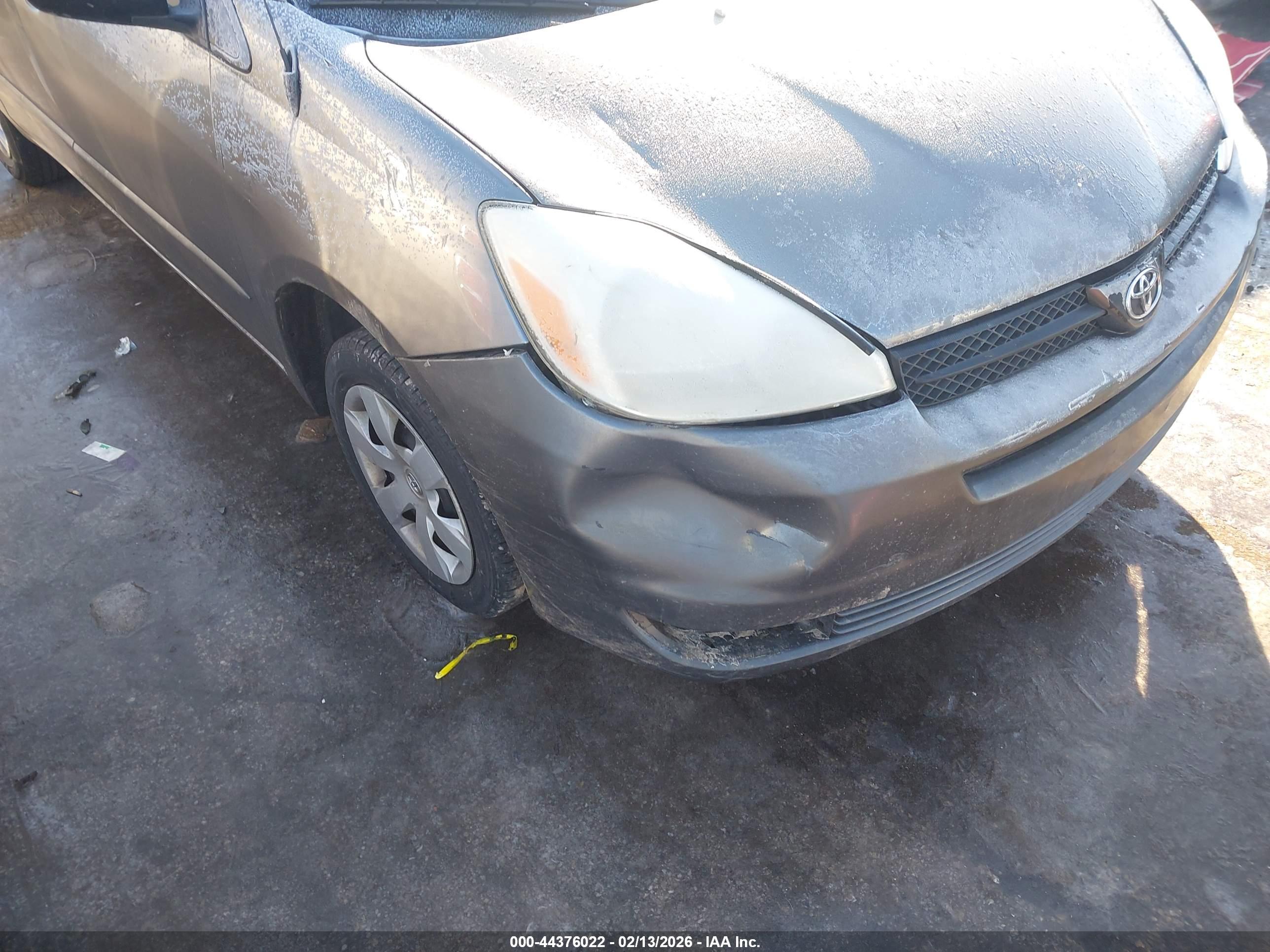 TOYOTA SIENNA image 6