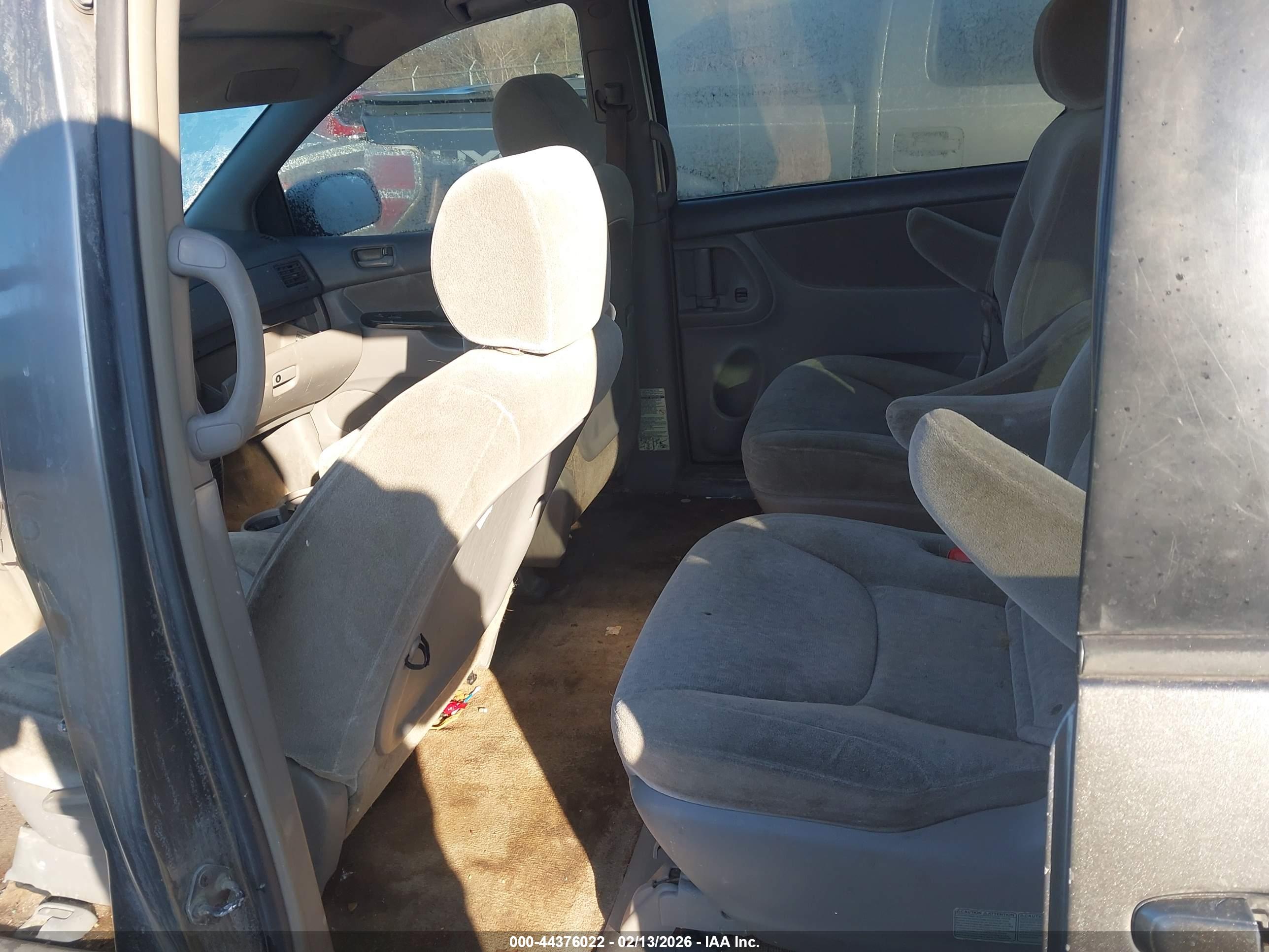 TOYOTA SIENNA image 8