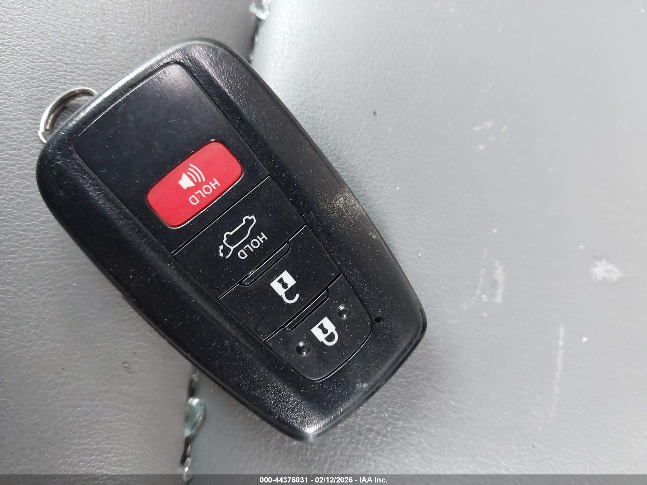 TOYOTA RAV4 image 11