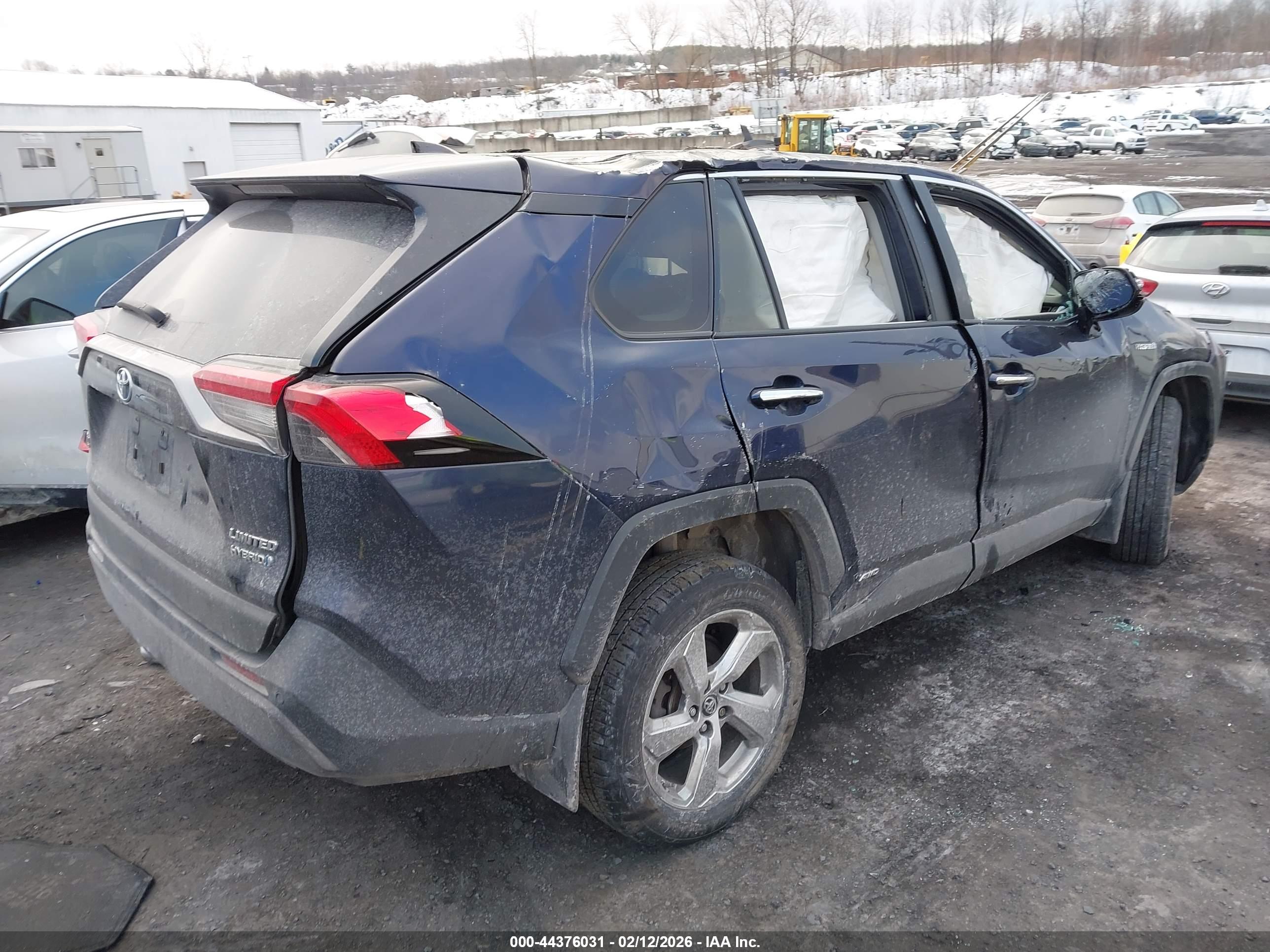 TOYOTA RAV4 image 4