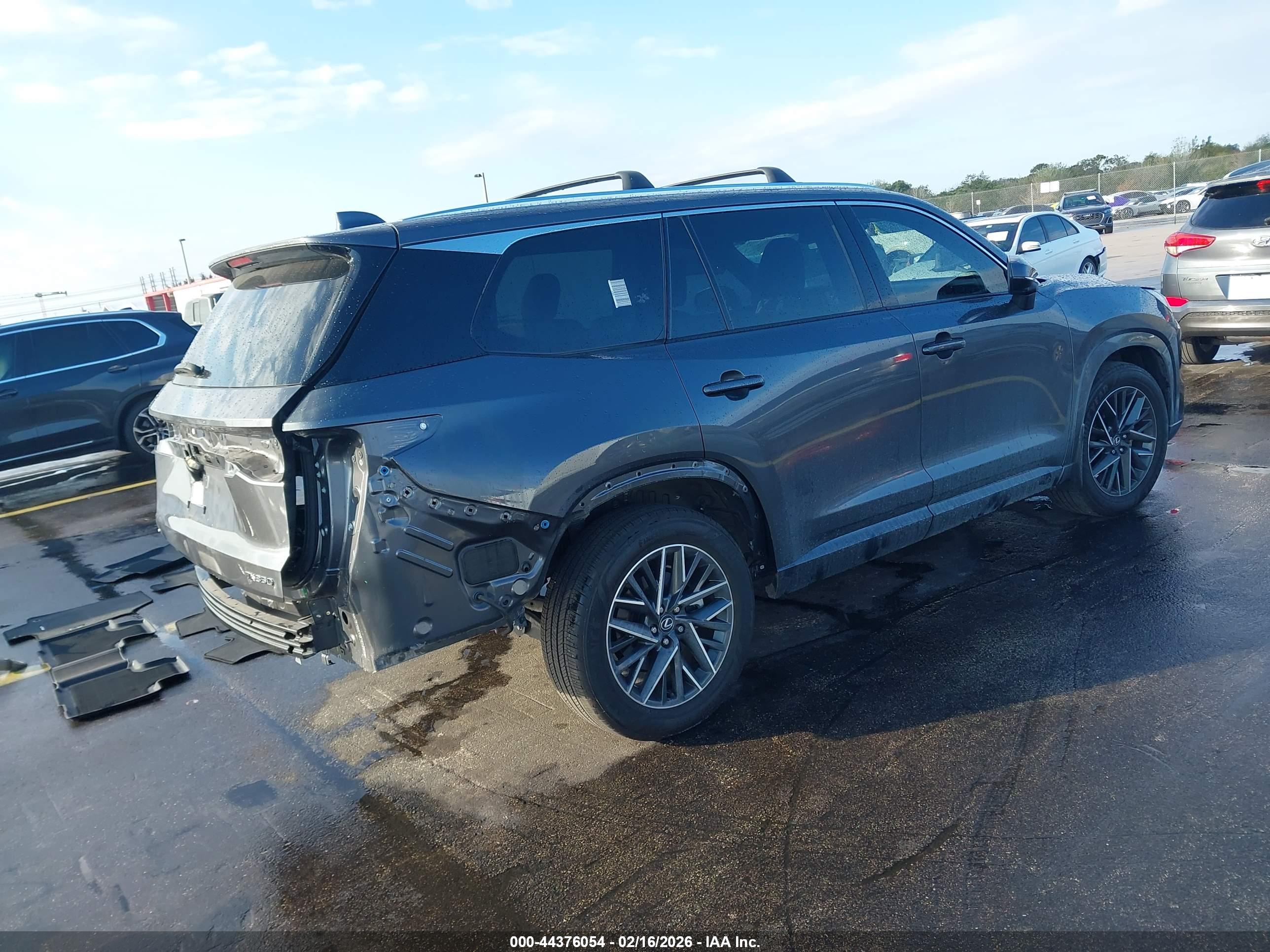 LEXUS TX image 4