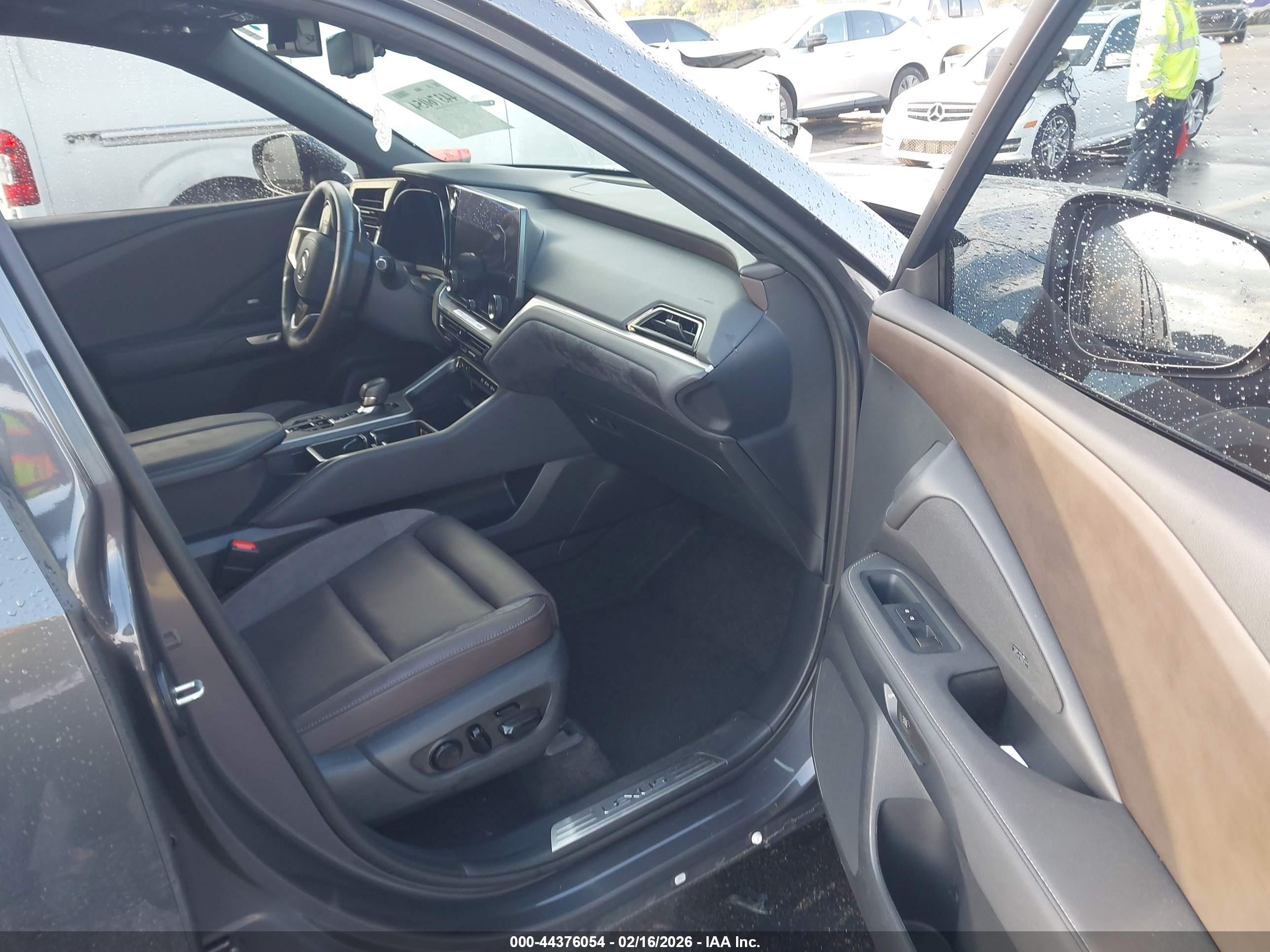 LEXUS TX image 5