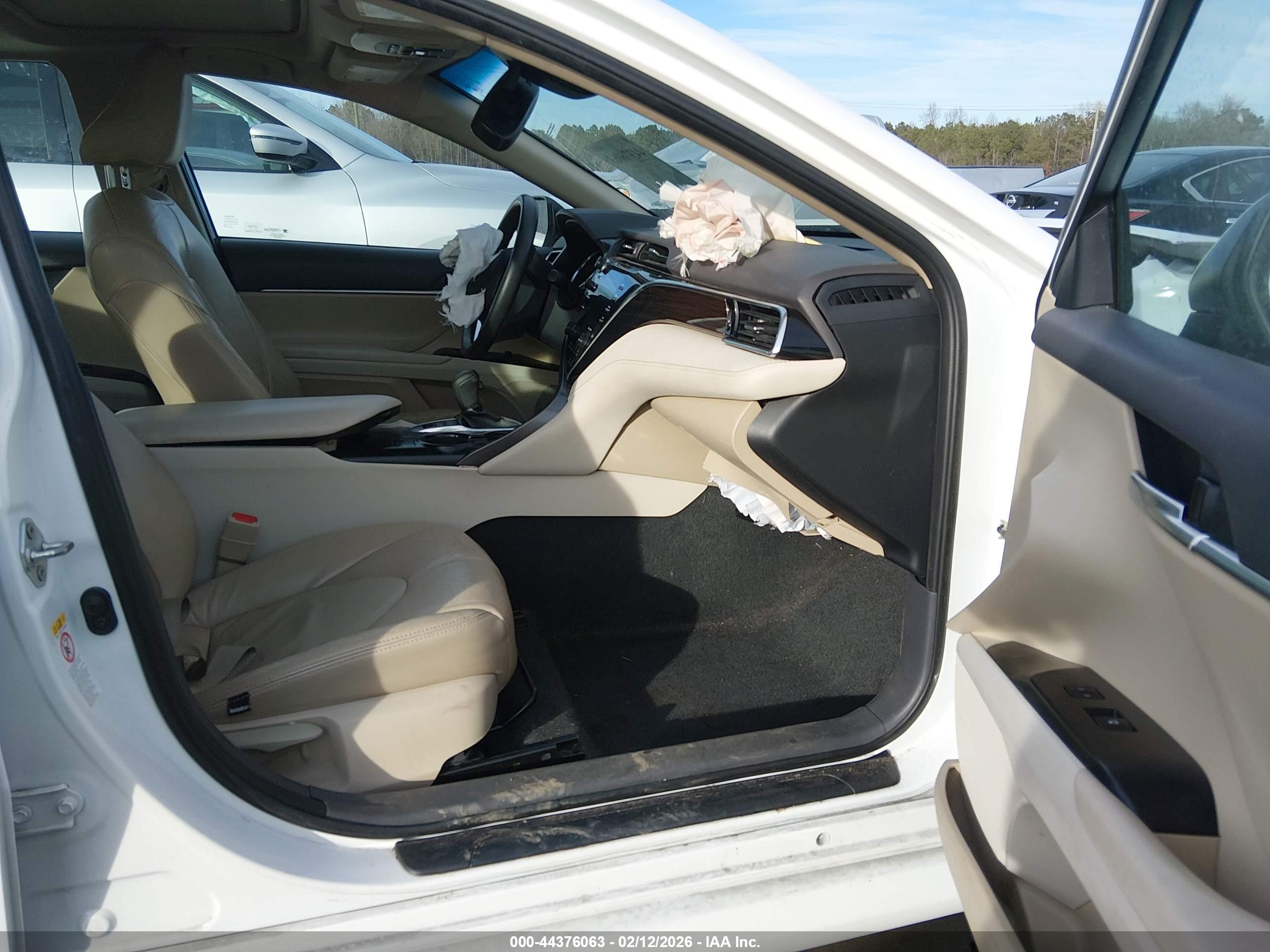 TOYOTA CAMRY image 5